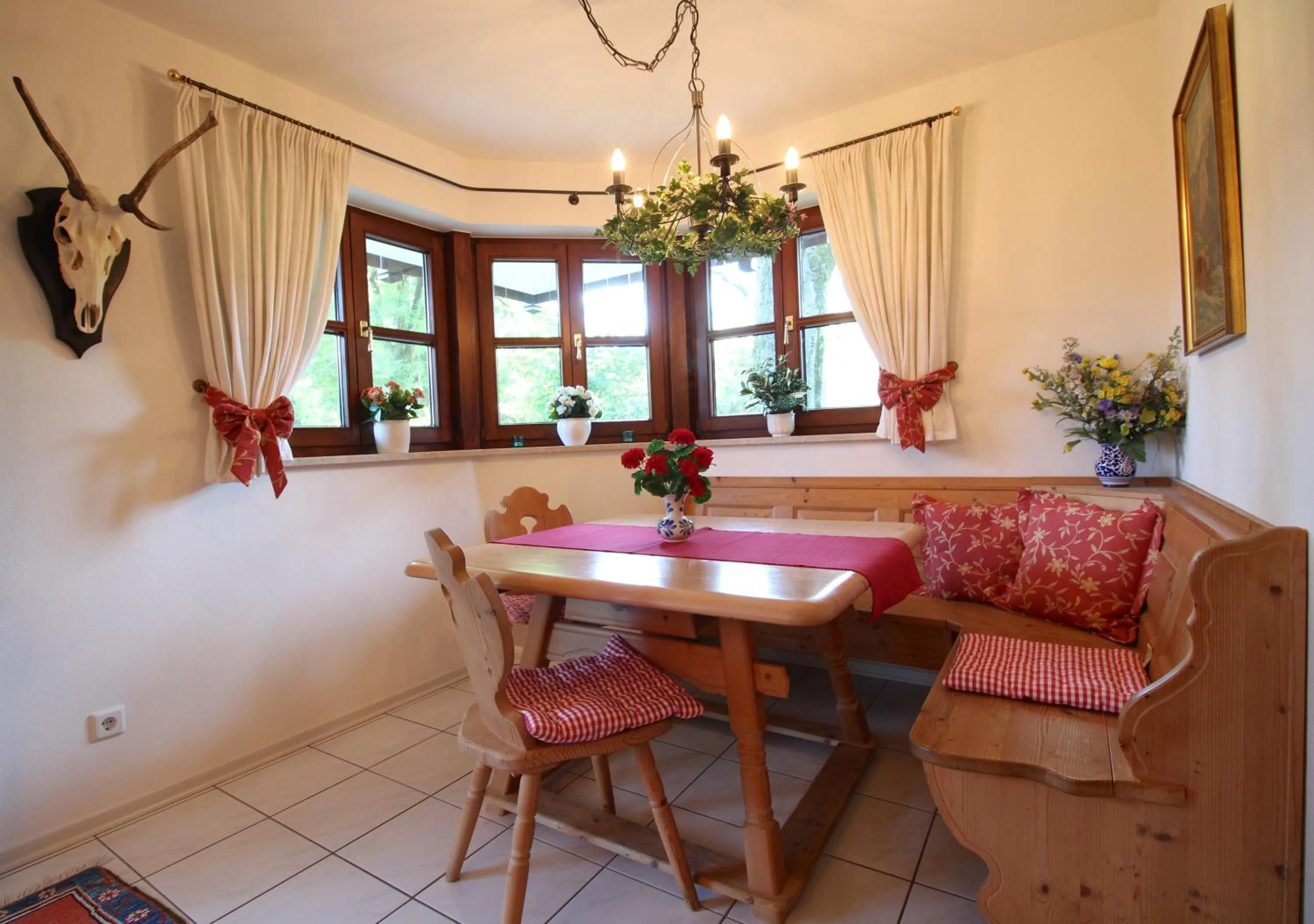 Dining area in FeWo Gudrun