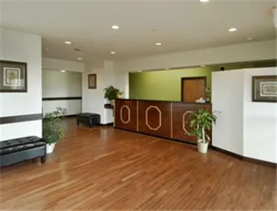 Super 8 by Wyndham Bowling Green North