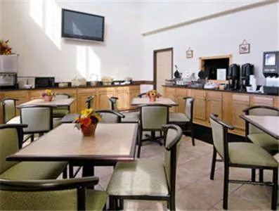 Super 8 by Wyndham Bowling Green North