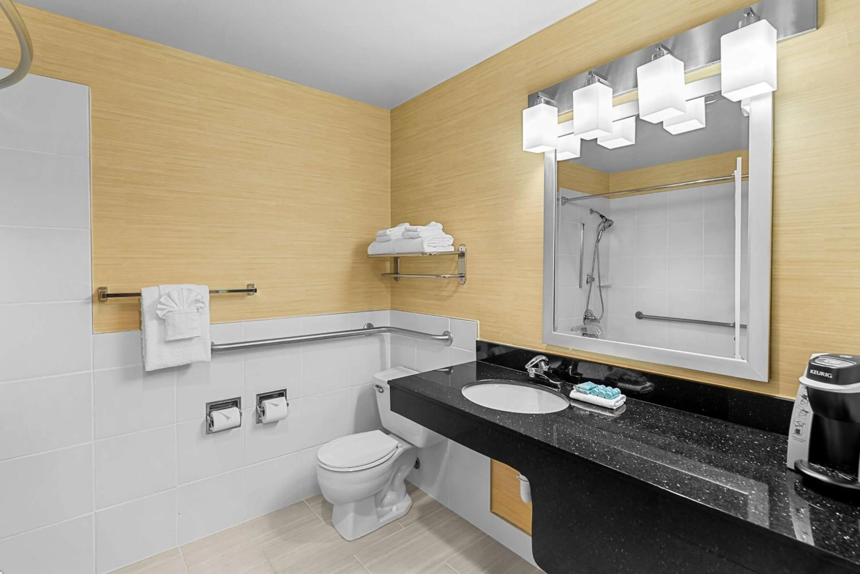 Bedroom in Best Western Cascadia Inn