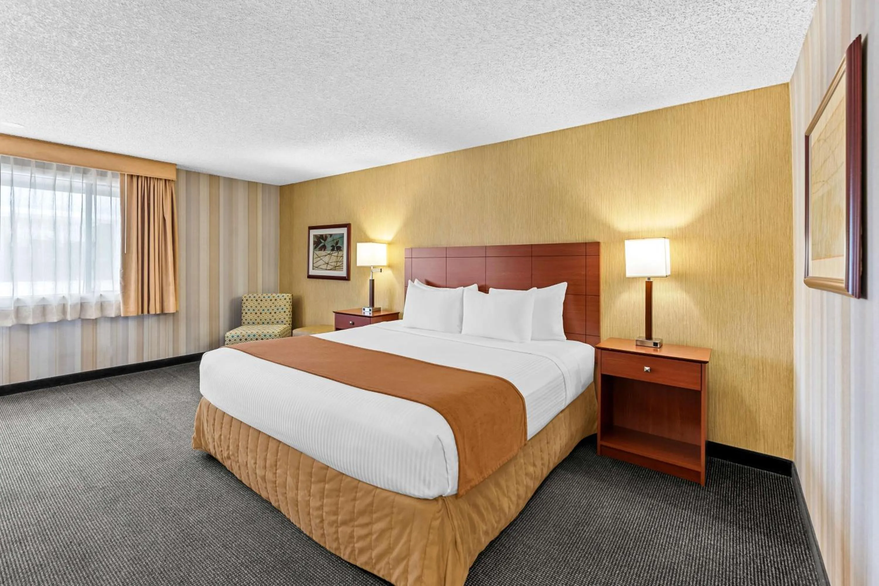 Bedroom, Bed in Best Western Cascadia Inn