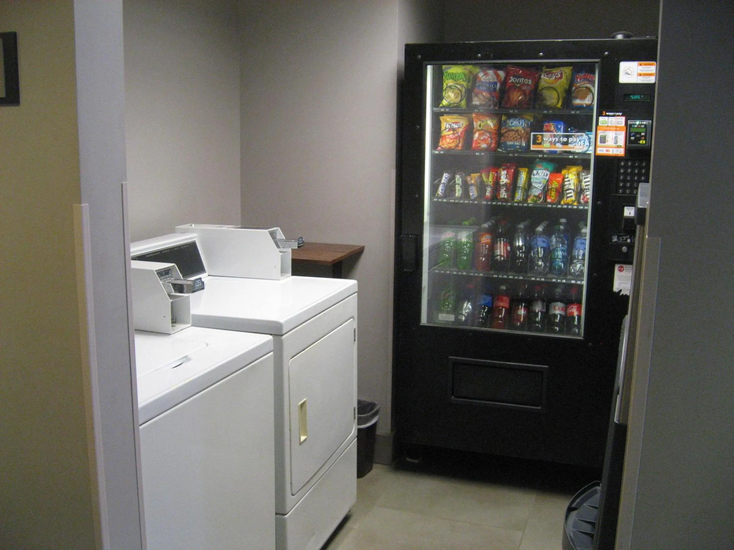 Food and drinks in Country Inn & Suites by Radisson, Wausau, WI