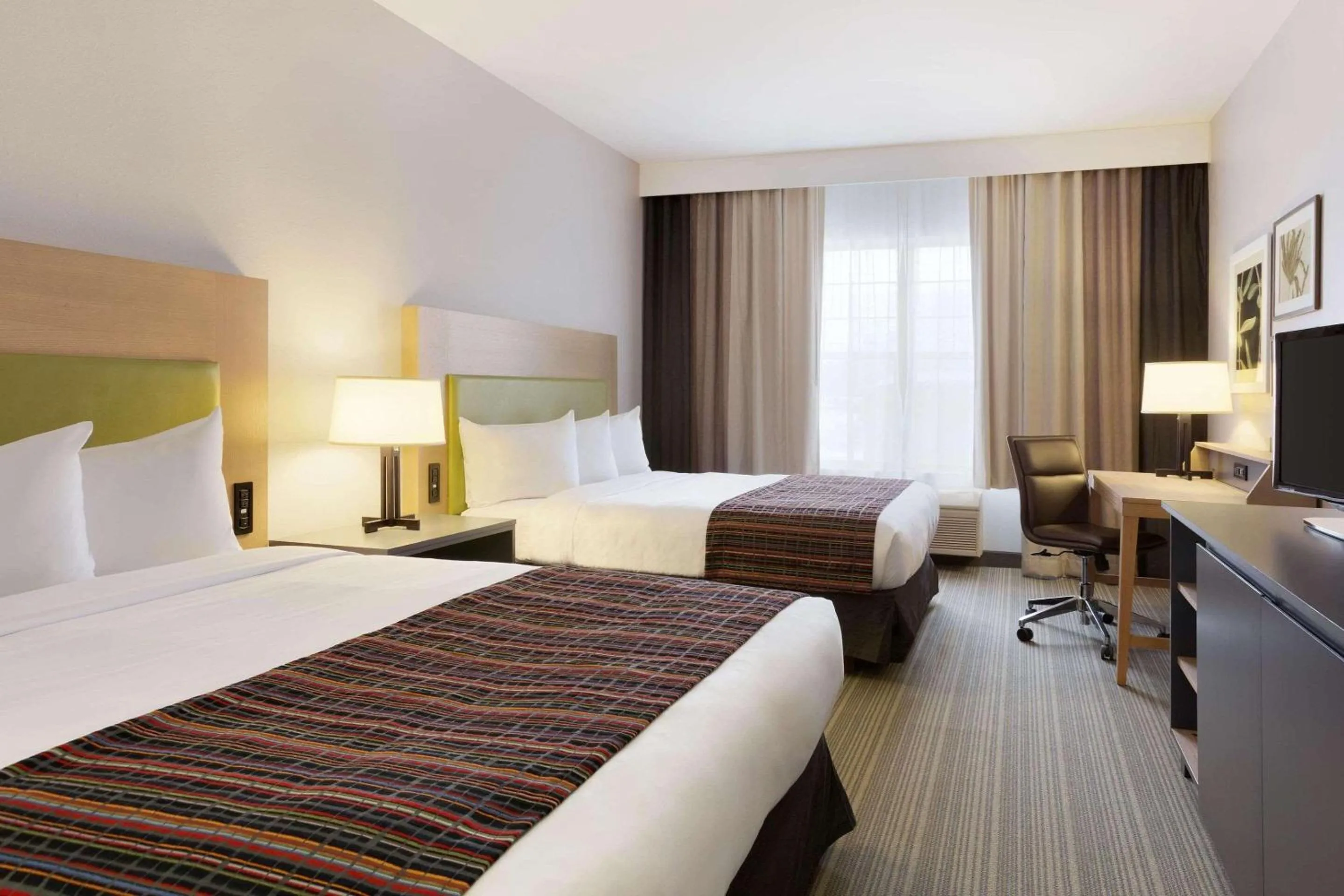 Bedroom, Bed in Country Inn & Suites by Radisson, Wausau, WI