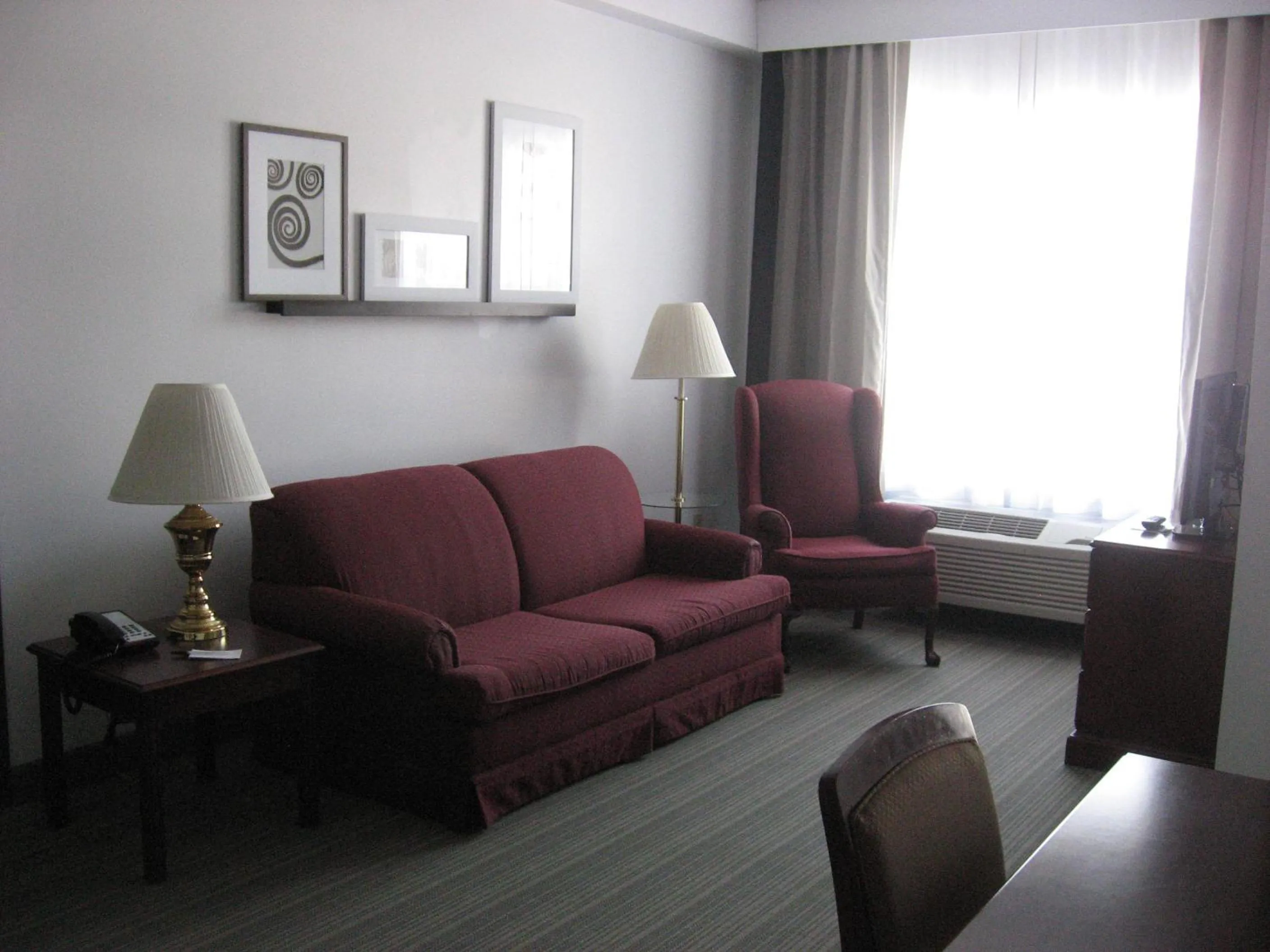 Living room in Country Inn & Suites by Radisson, Wausau, WI