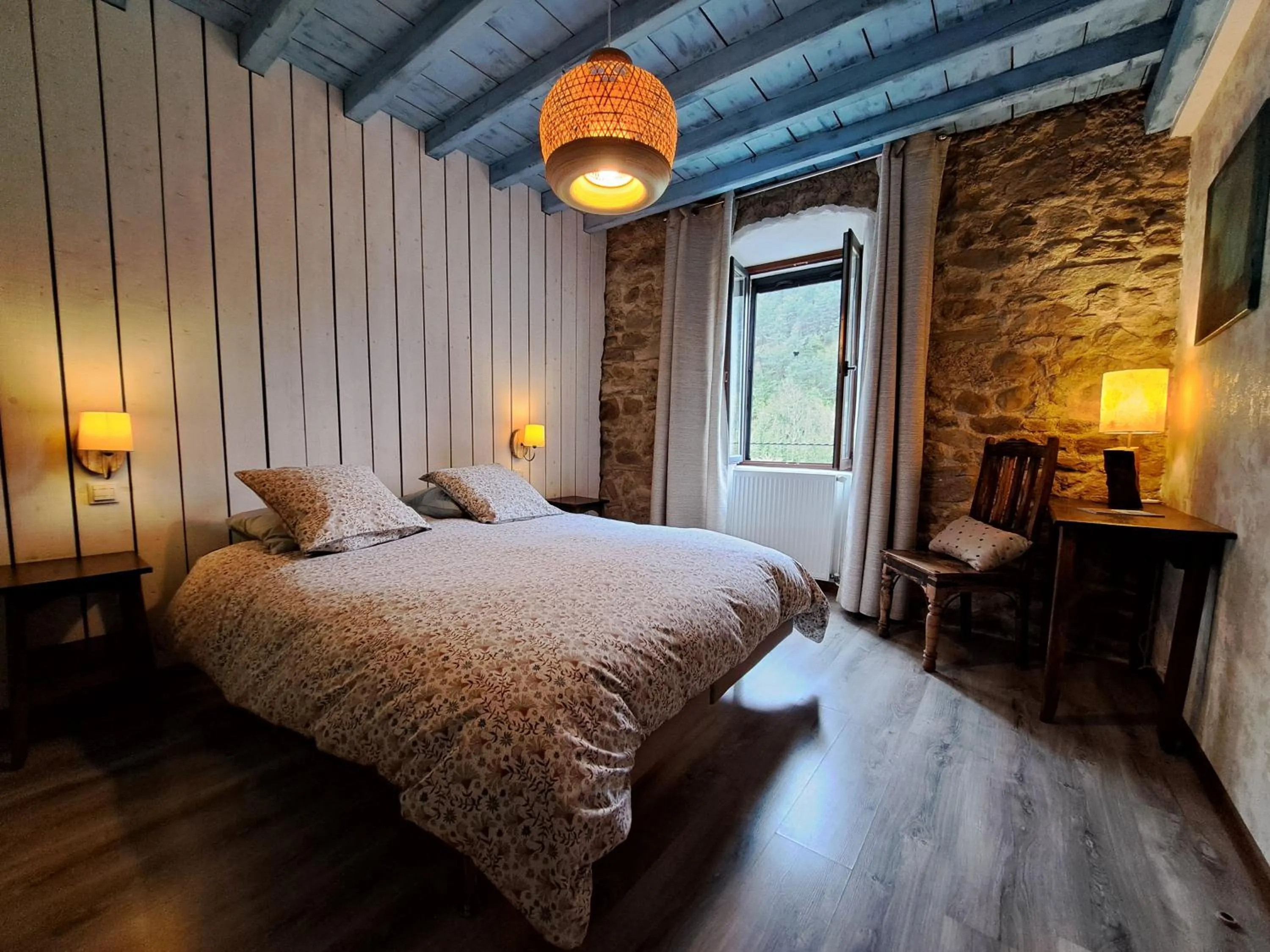 Photo of the whole room in Le Sareymond