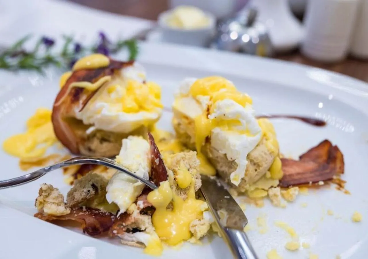 Restaurant/places to eat in The Envoy Hotel Abuja