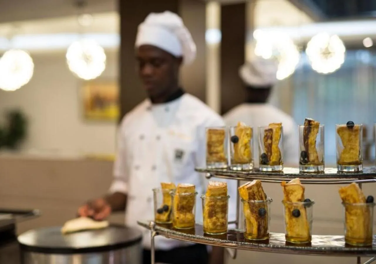 Restaurant/places to eat in The Envoy Hotel Abuja