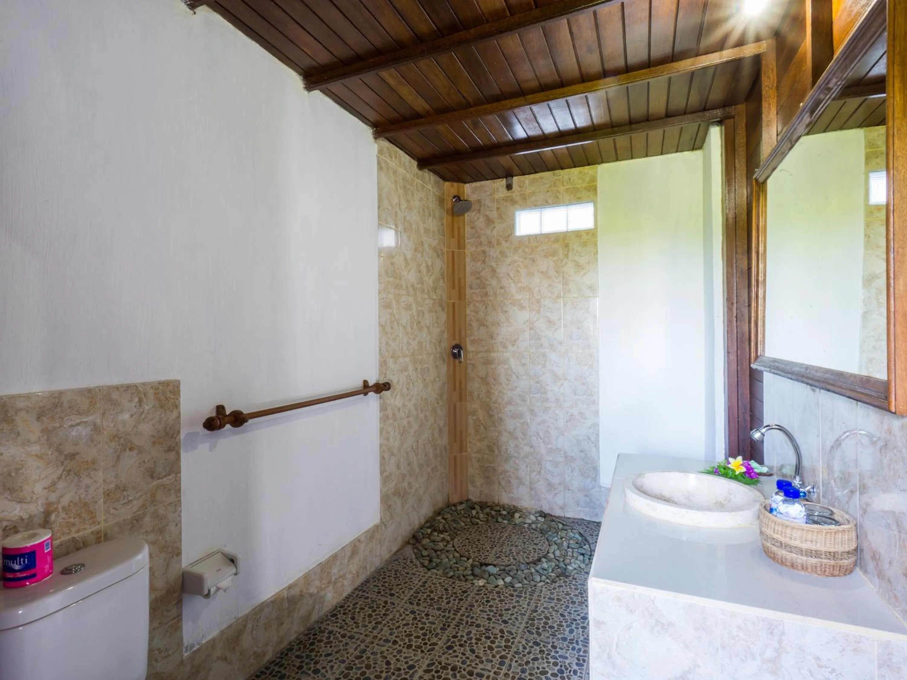 Bathroom in Song Lambung Beach Huts