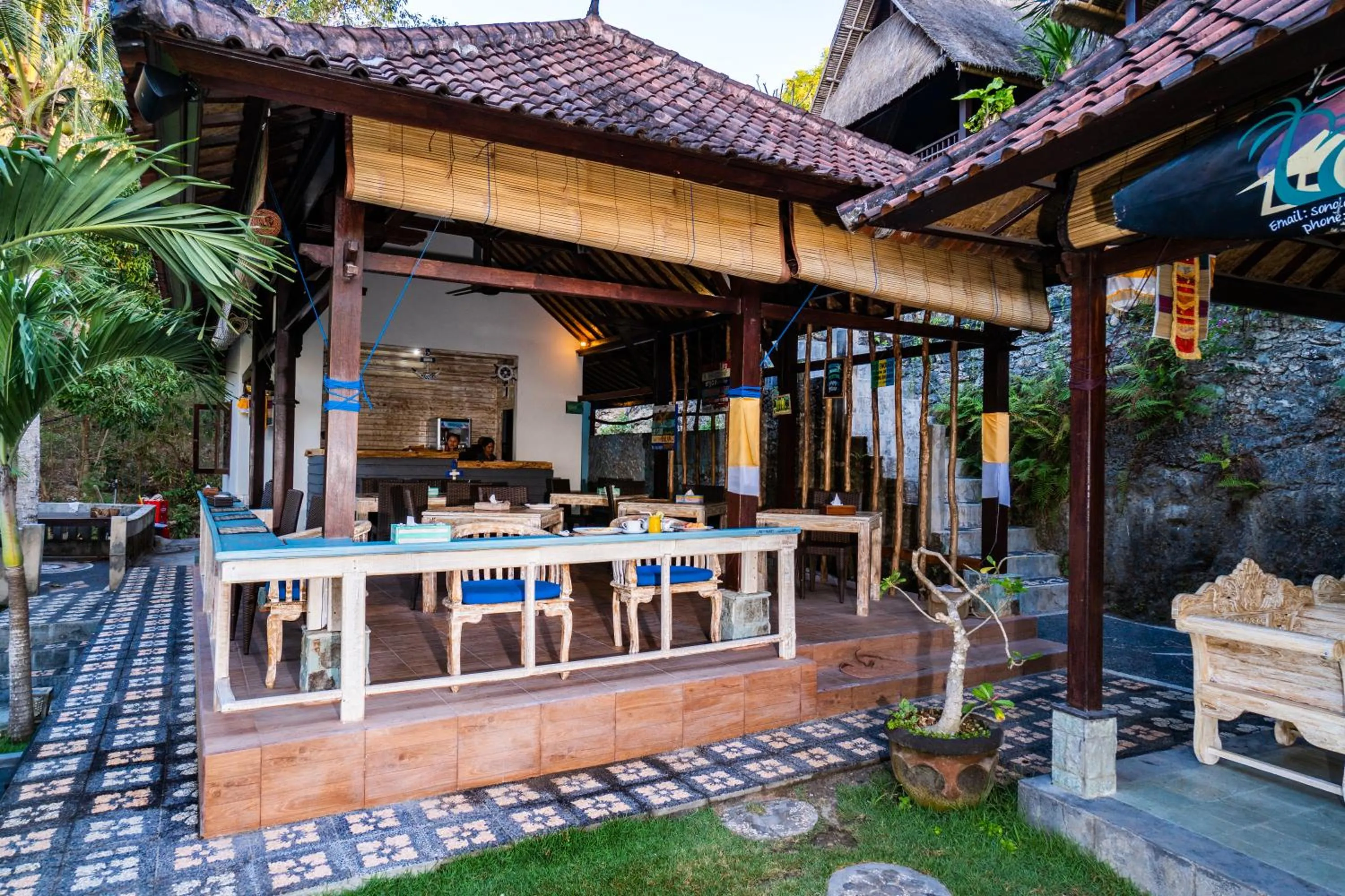 Restaurant/places to eat in Song Lambung Beach Huts