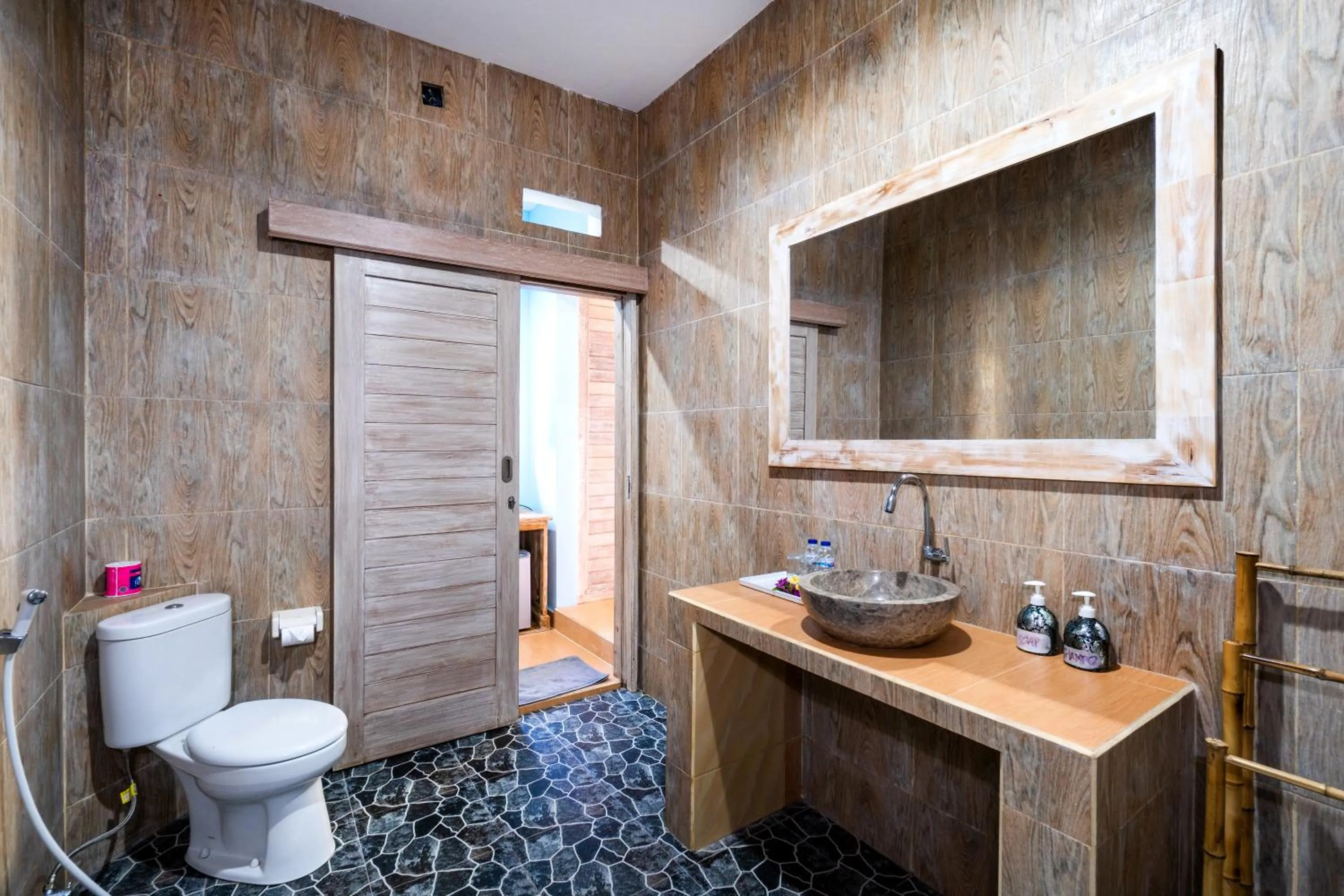 Bathroom in Song Lambung Beach Huts