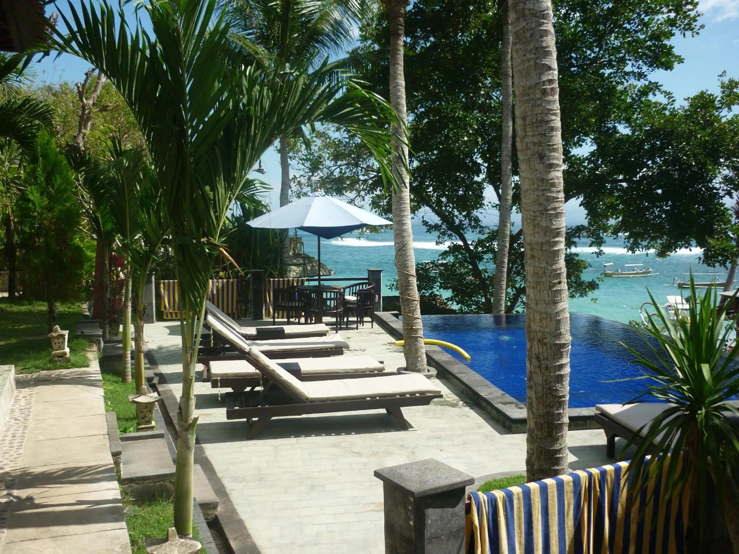 Swimming pool in Song Lambung Beach Huts