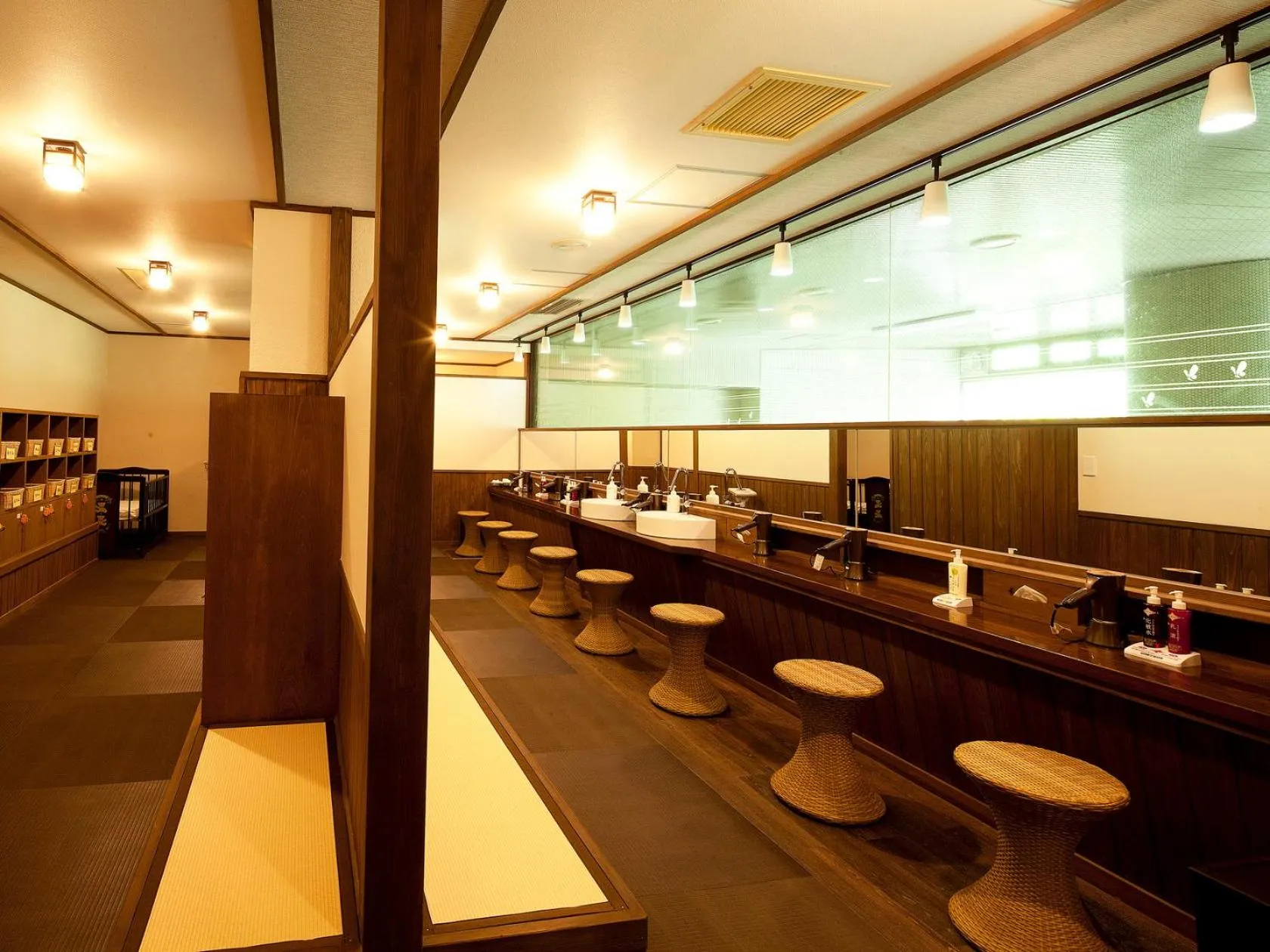 Hot Spring Bath in Hana to Hana