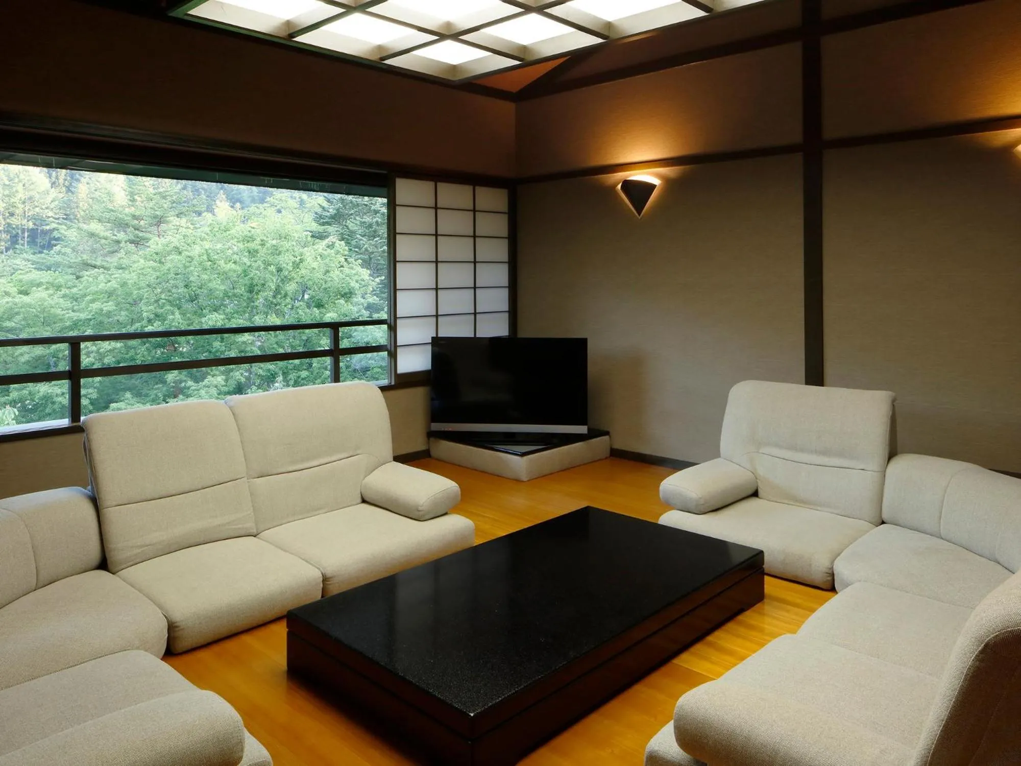 Photo of the whole room in Hana to Hana