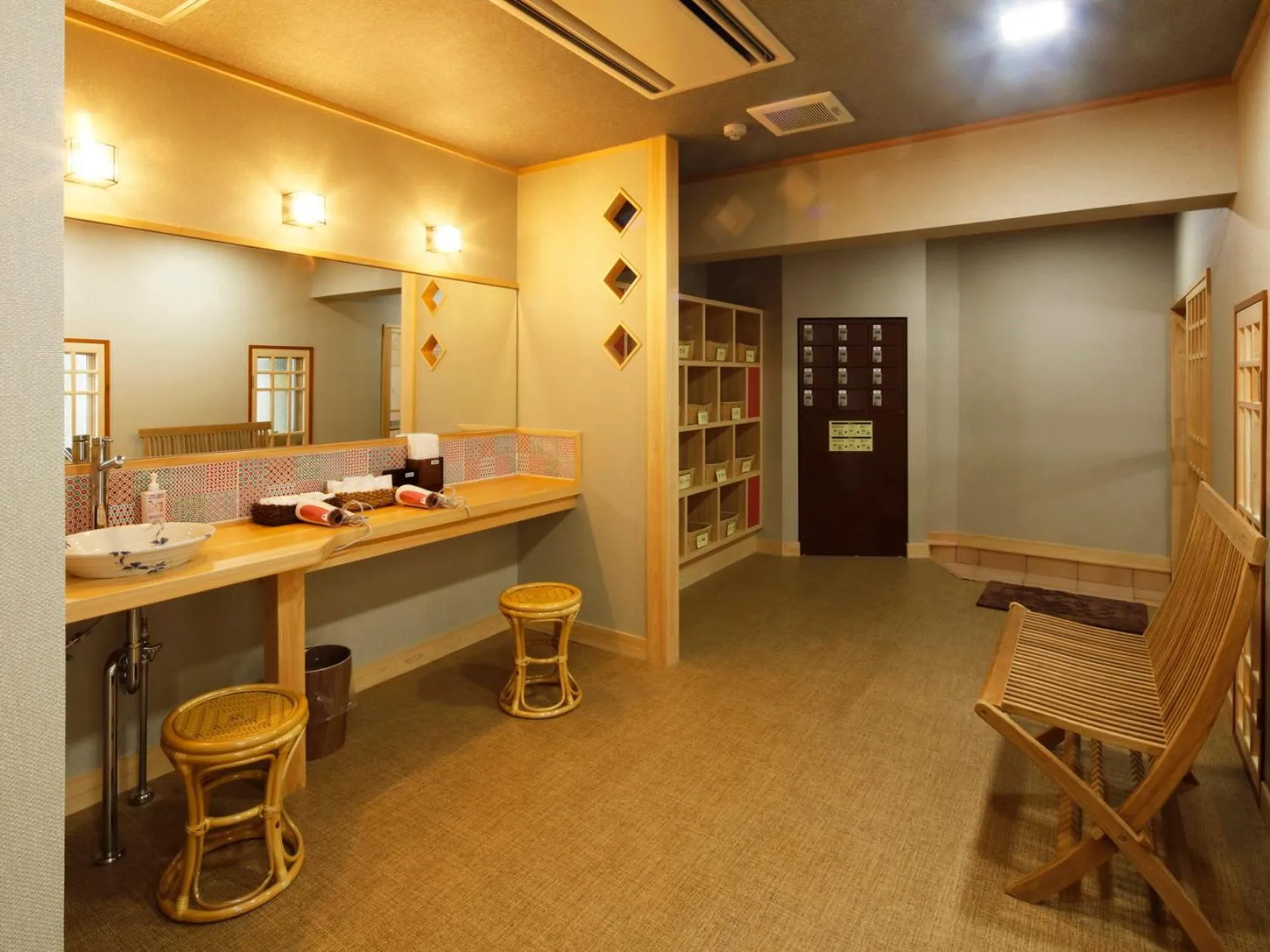 Hot Spring Bath in Hana to Hana