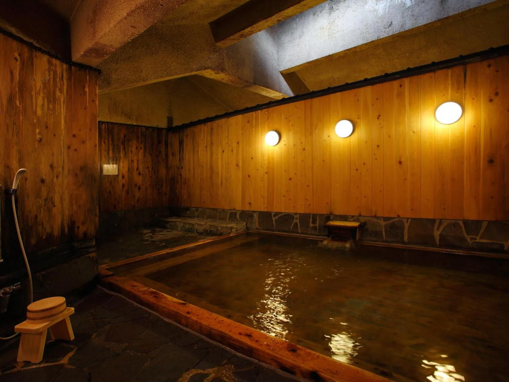 Hot Spring Bath in Hana to Hana