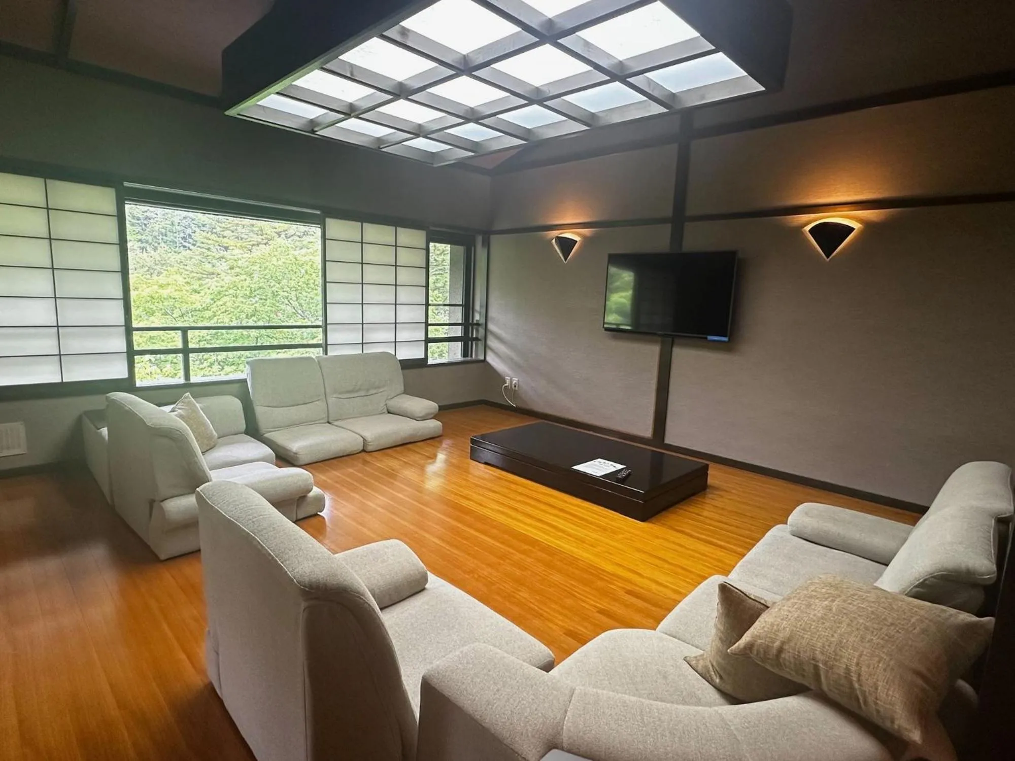 Photo of the whole room in Hana to Hana