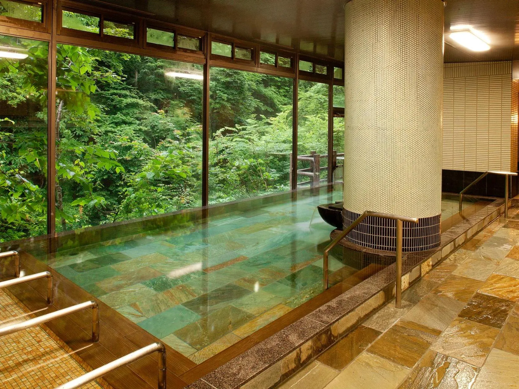 Hot Spring Bath in Hana to Hana