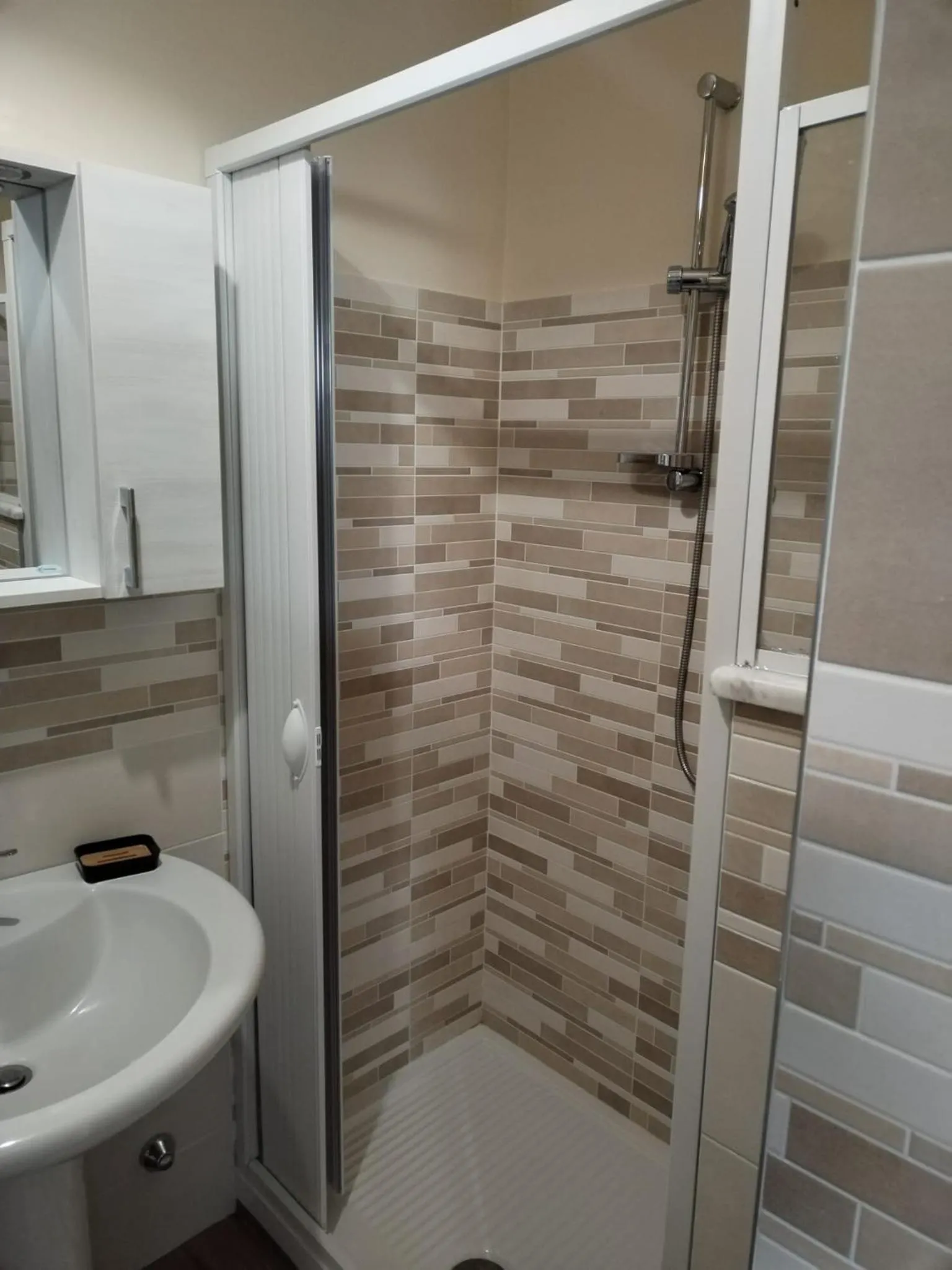 Shower in La Fara B&B