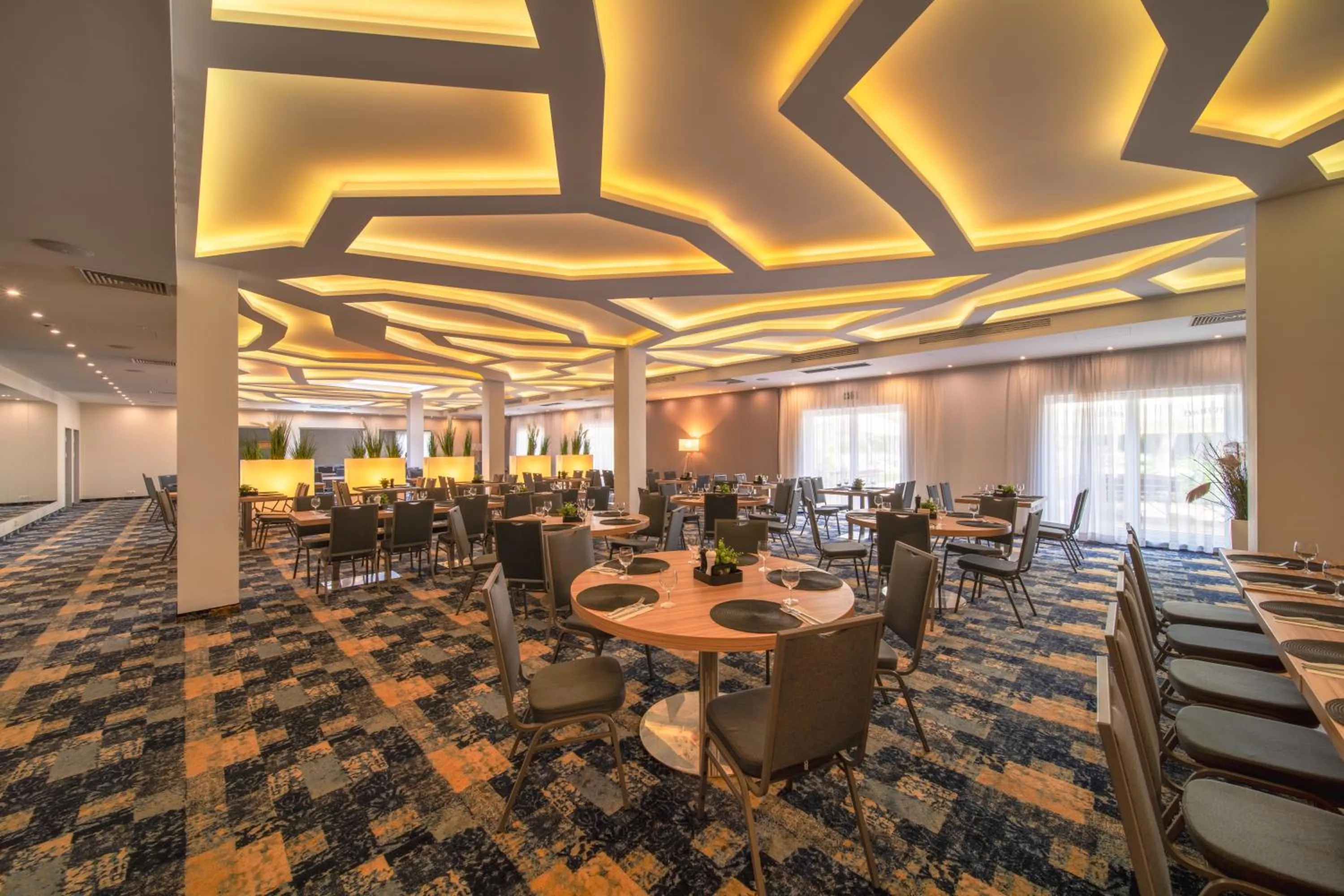 Restaurant/places to eat in Green Garden Hotel