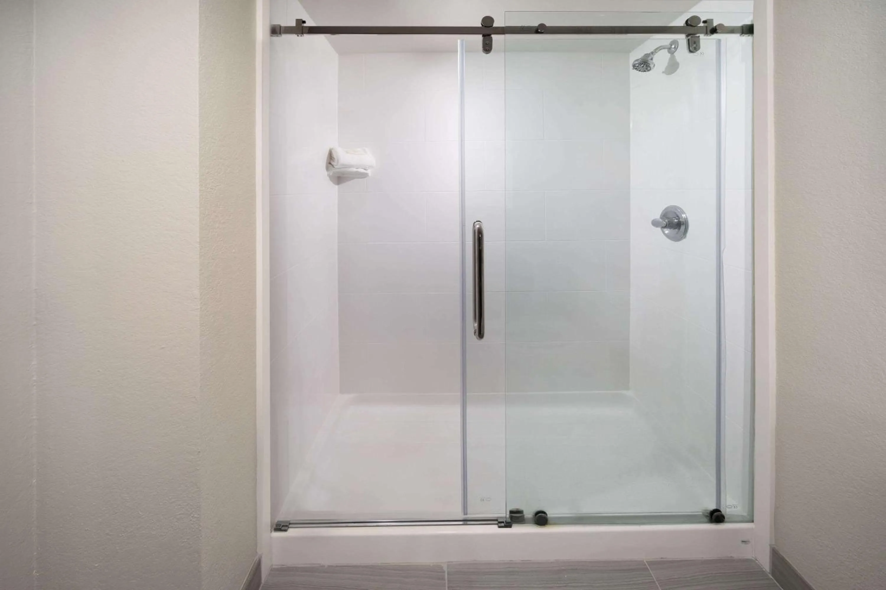 TV and multimedia in La Quinta by Wyndham Jonesboro