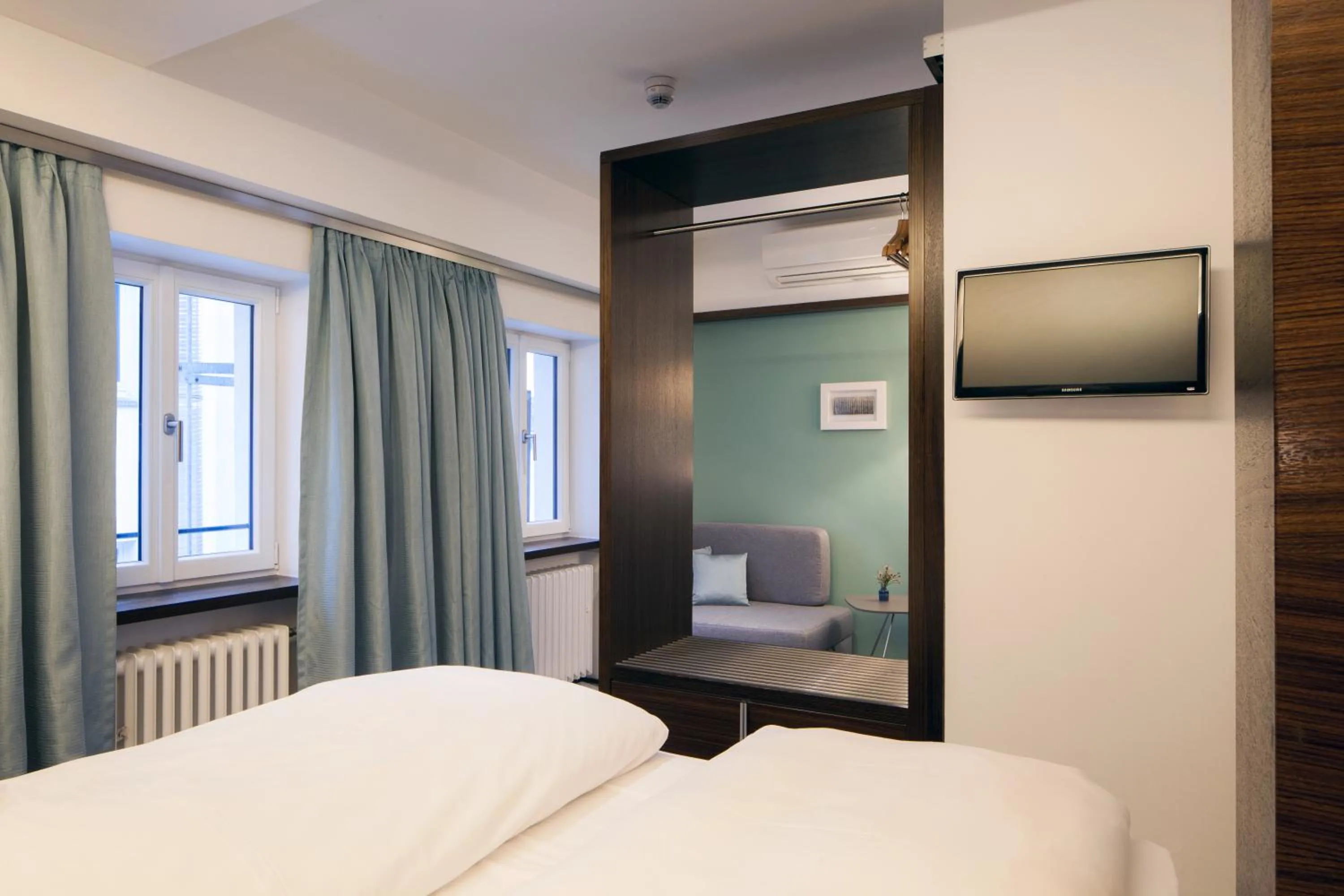 Bedroom, Bed in Stern am Rathaus