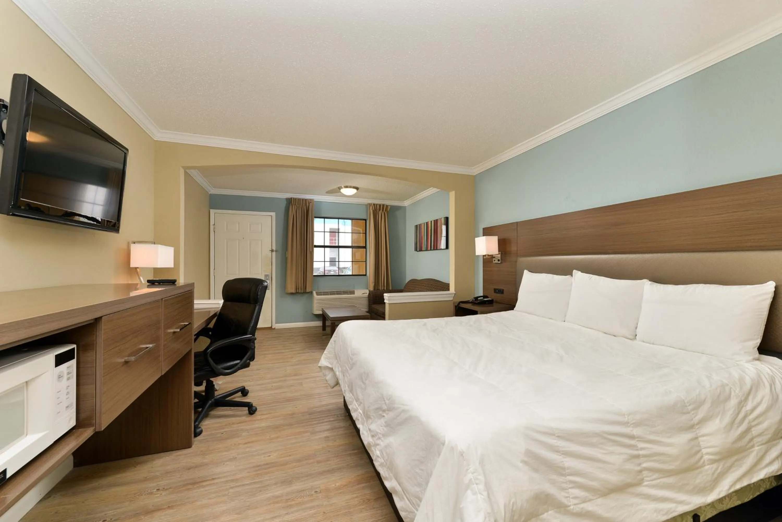 Photo of the whole room, Bed in Inn of the Conchos