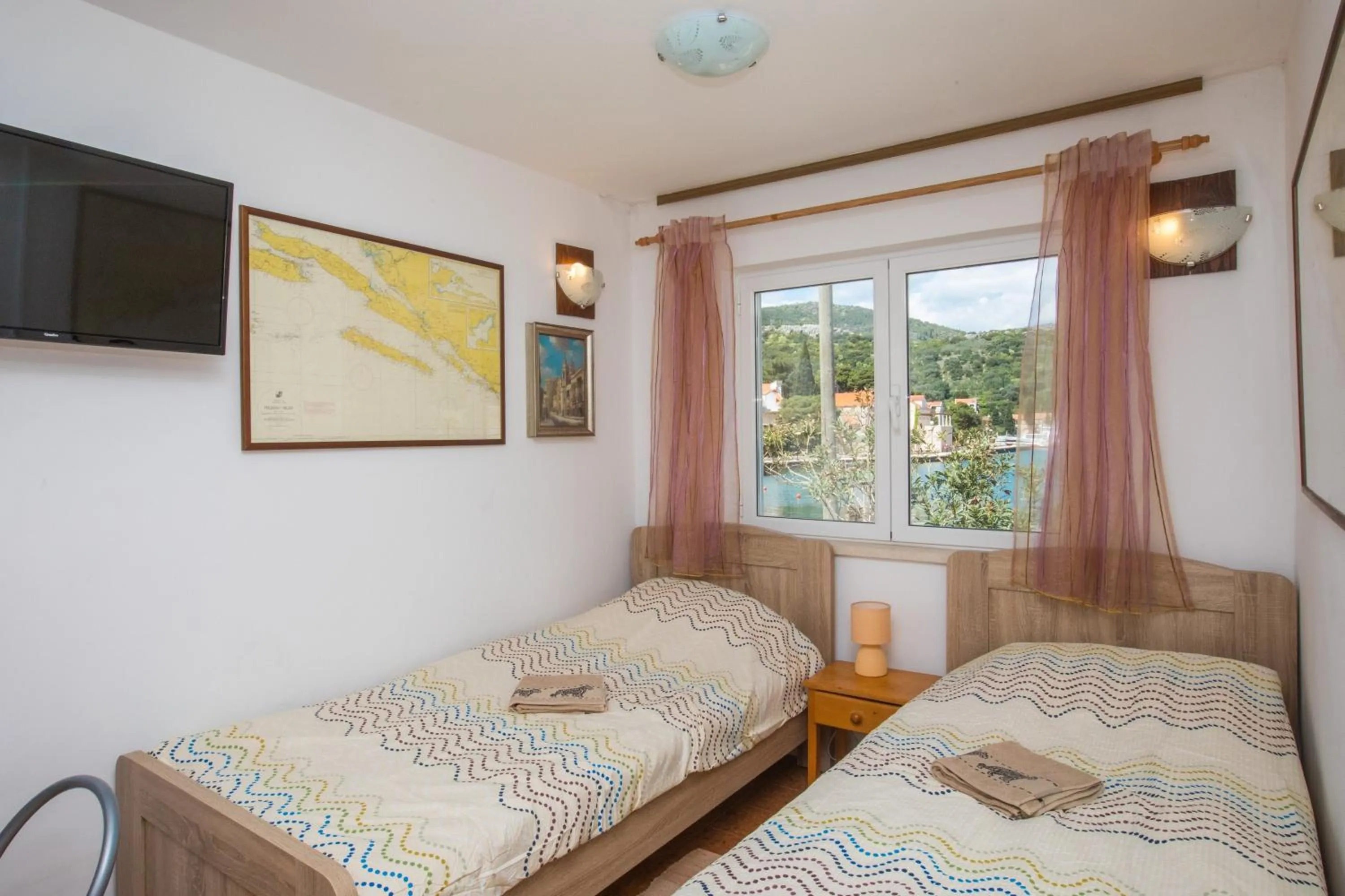 Bedroom, Bed in Seaside Studio