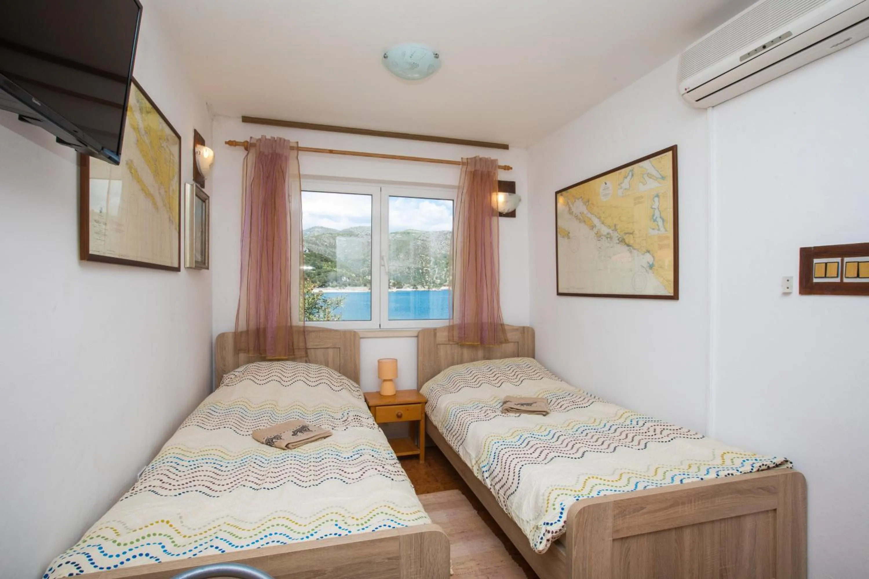 Bedroom, Bed in Seaside Studio