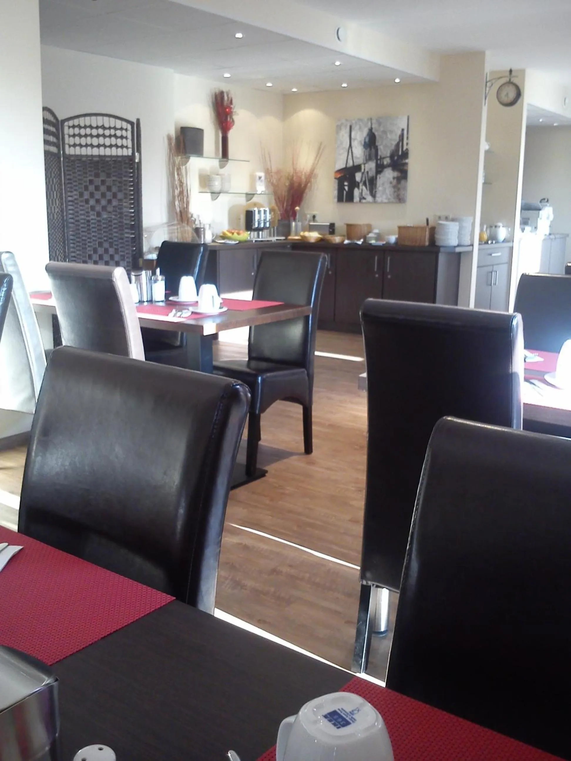 Restaurant/places to eat in Arena Hotel