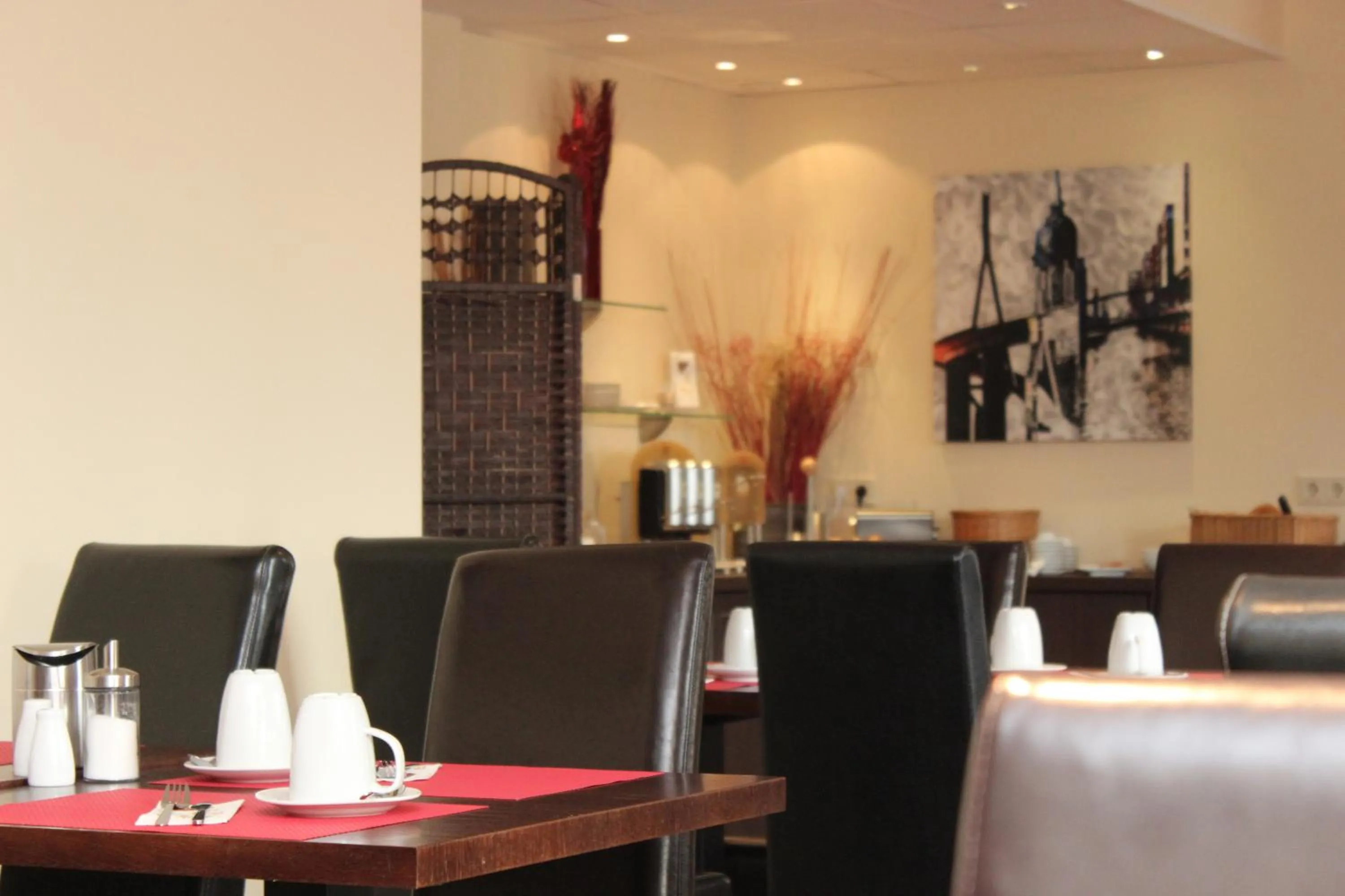 Restaurant/places to eat in Arena Hotel