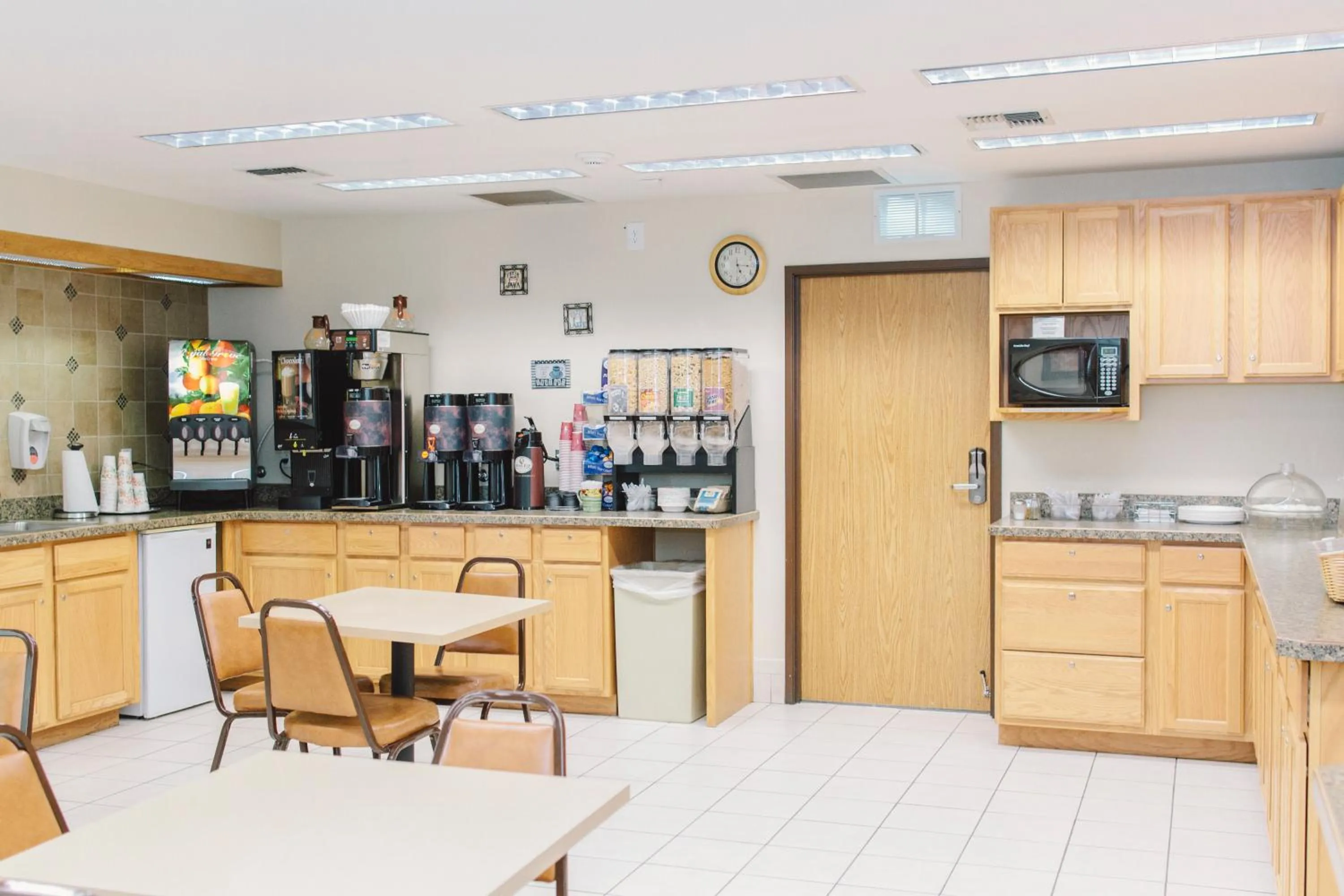 Restaurant/places to eat in GuestHouse Inn Bellingham