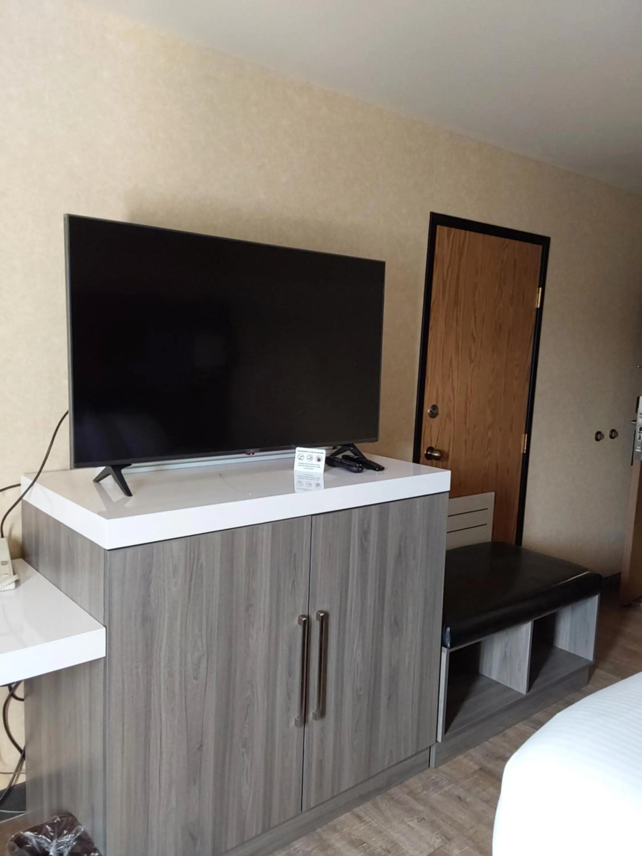 Evening entertainment, Bed in GuestHouse Inn Bellingham