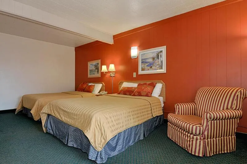 Bed in Townhouse Motel