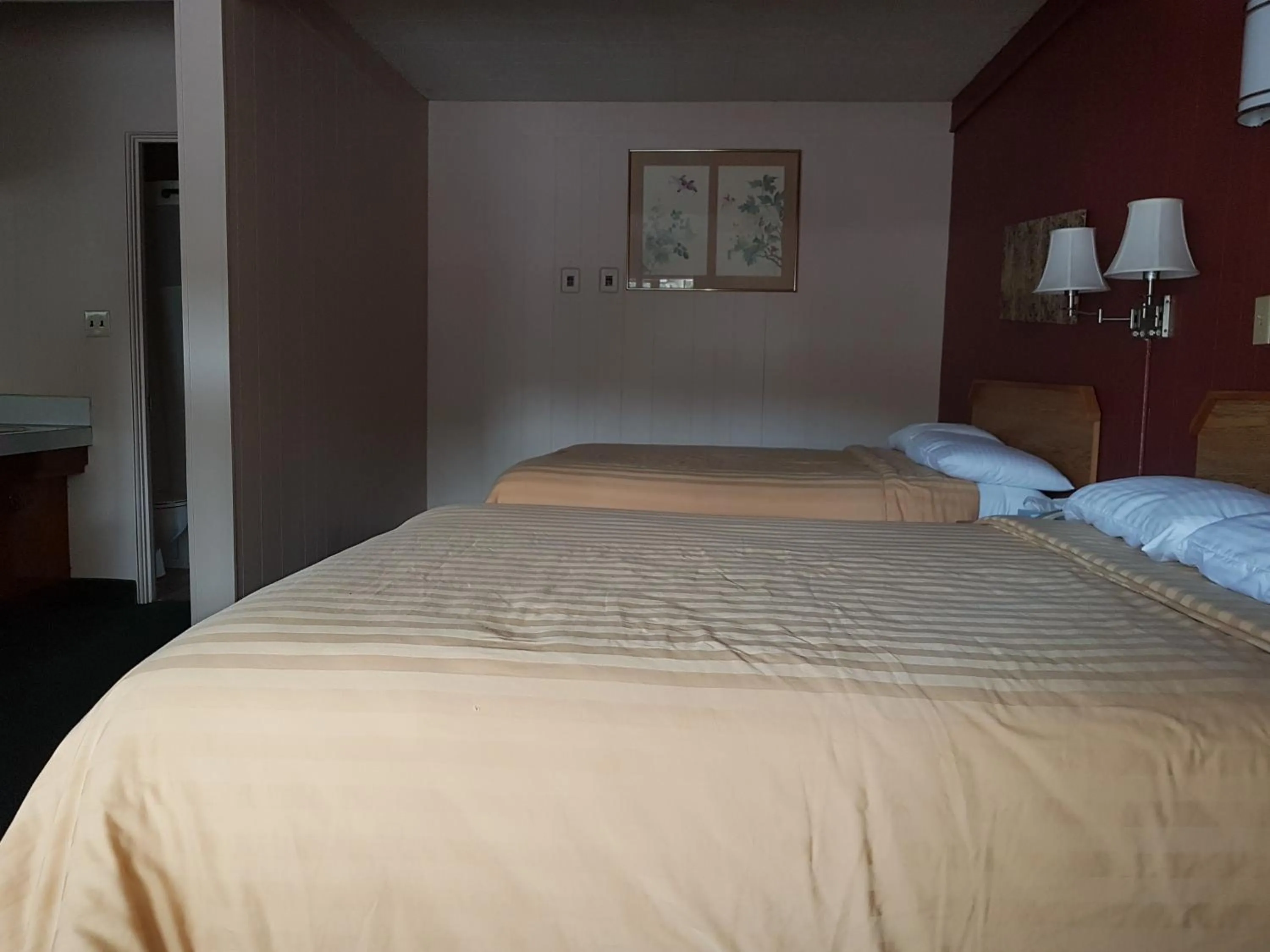 Bed in Townhouse Motel