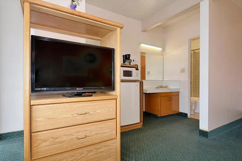 TV and multimedia in Townhouse Motel