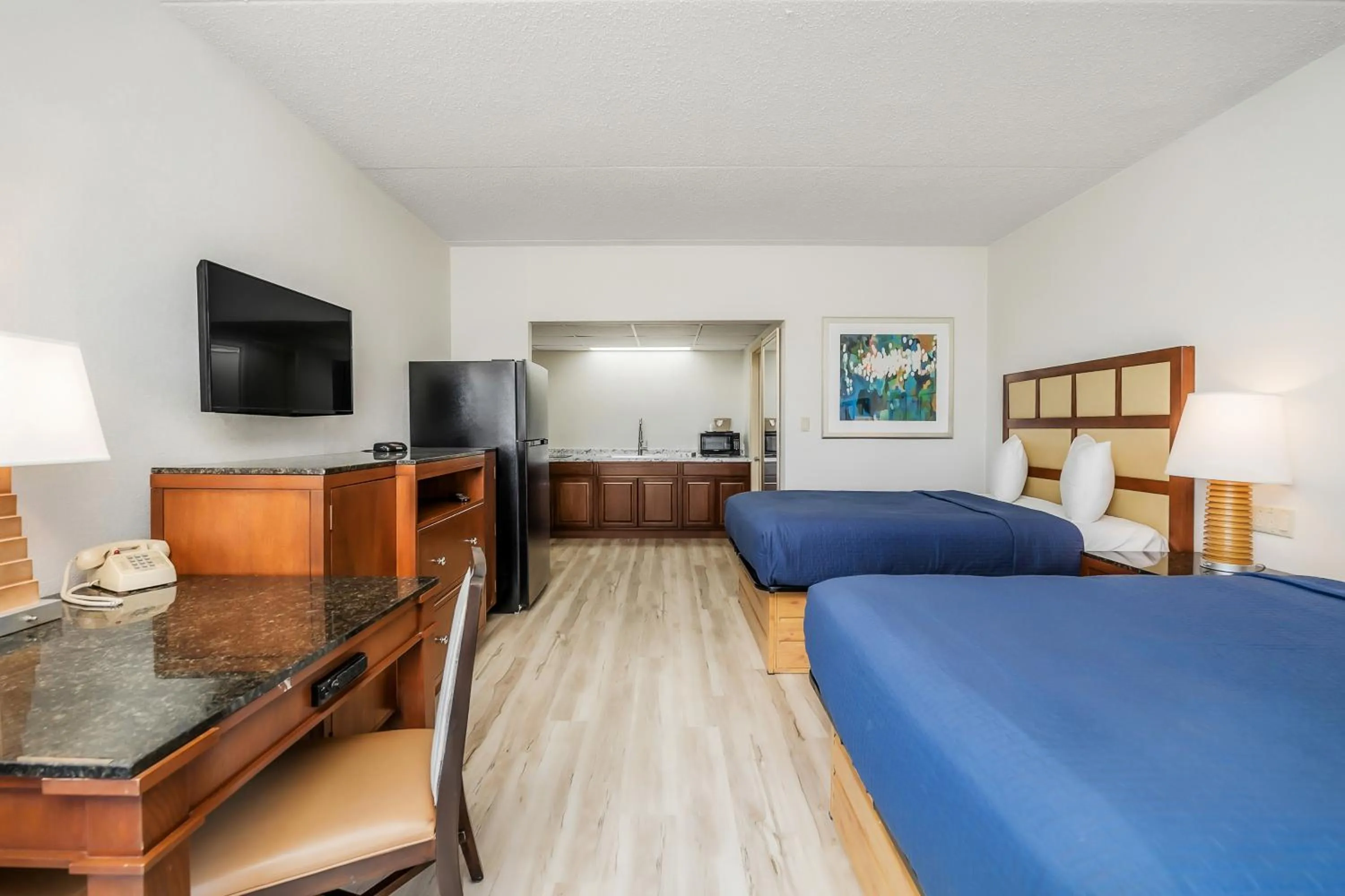 Communal lounge/ TV room, Bed in Extended Stay Suites Cookeville - Tennessee Tech
