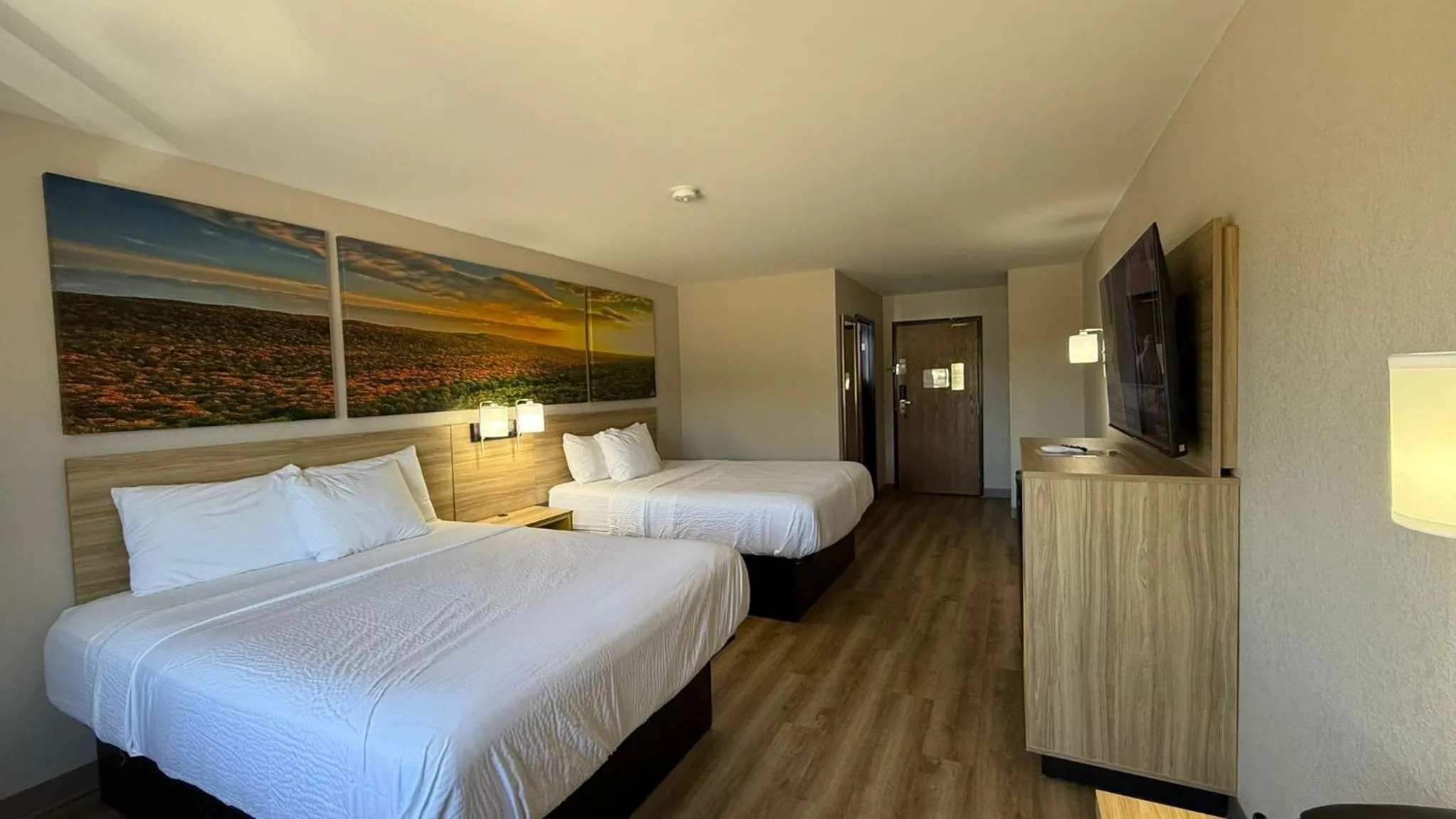 Bed in Days Inn by Wyndham Mankato