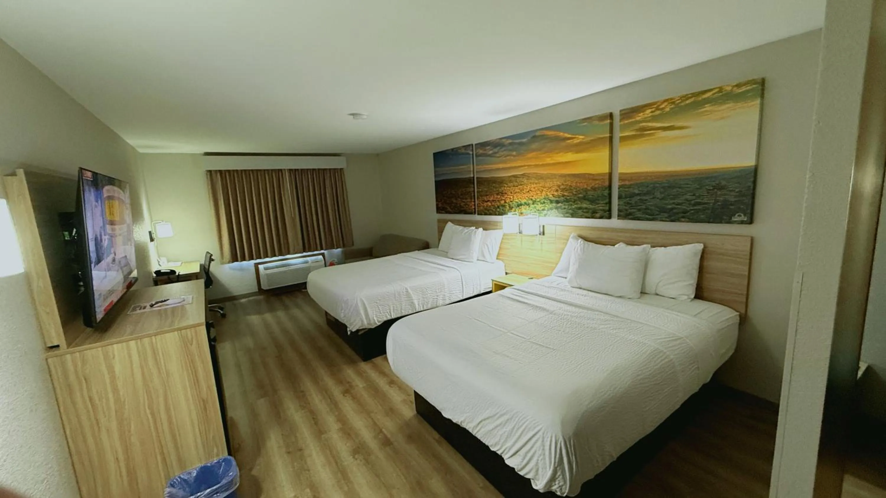 Bed in Days Inn by Wyndham Mankato