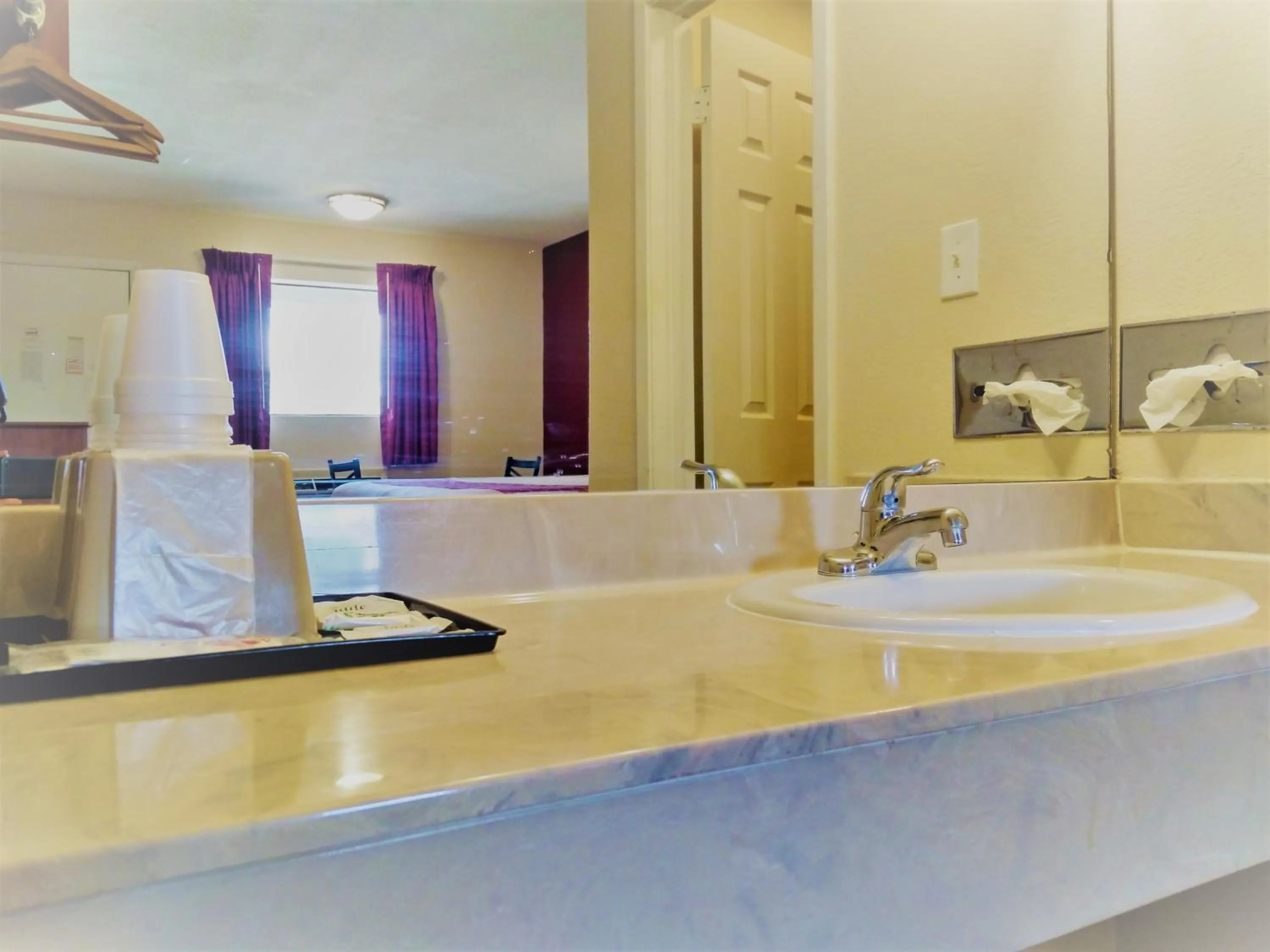 Bathroom in Bastrop Inn