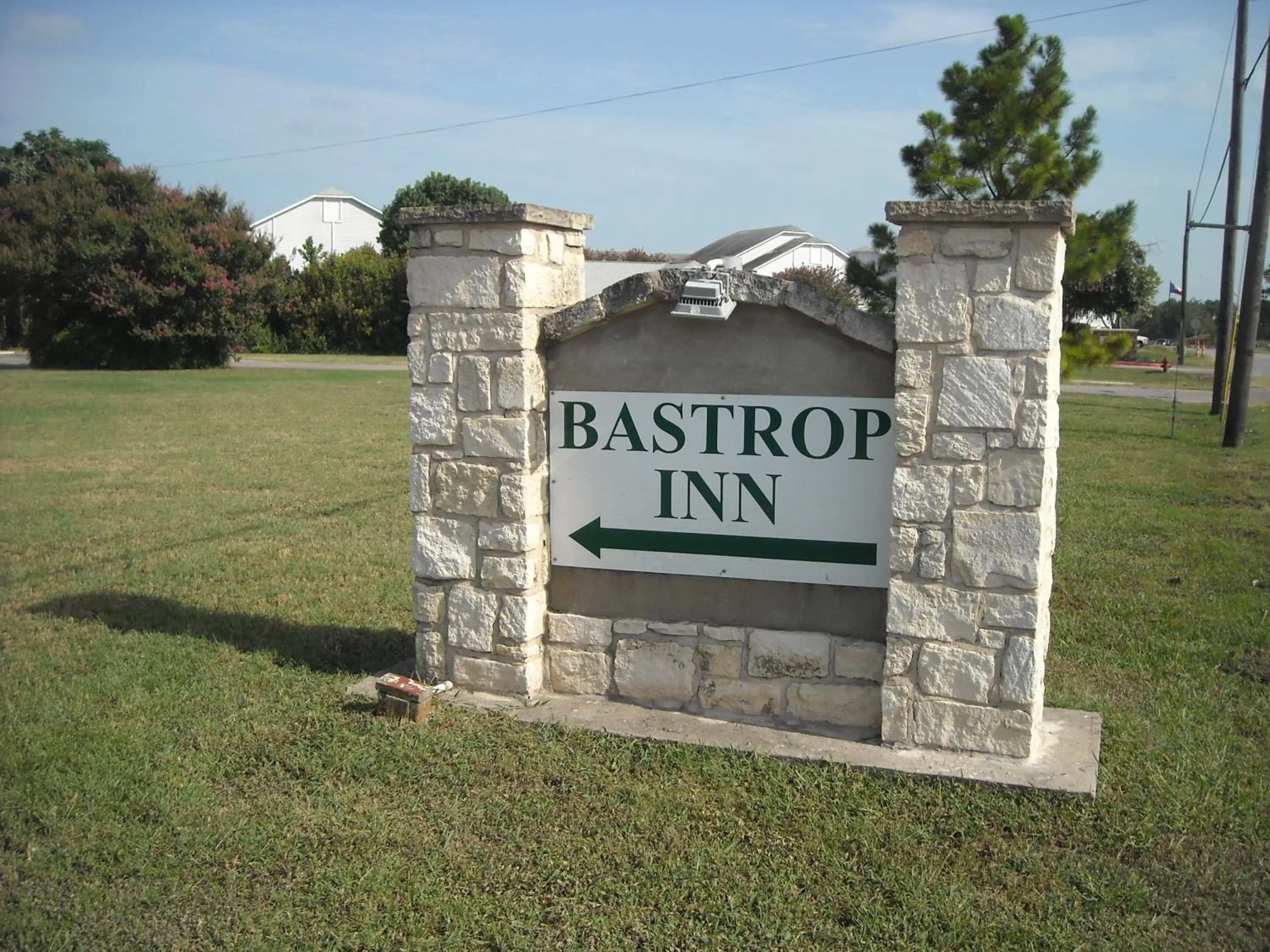 Facade/entrance in Bastrop Inn