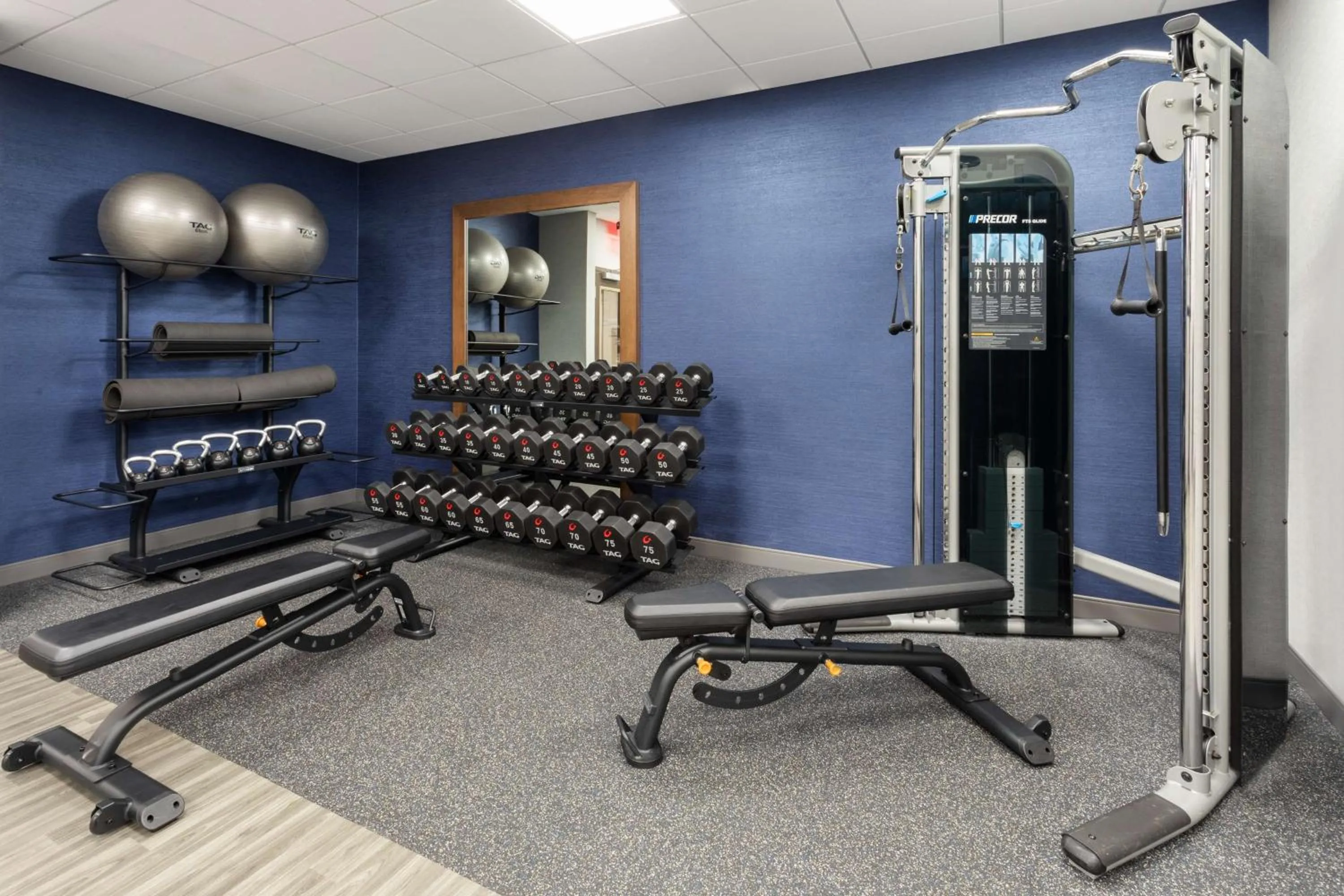 Fitness centre/facilities in Hampton Inn by Hilton Nashville Airport Century Place