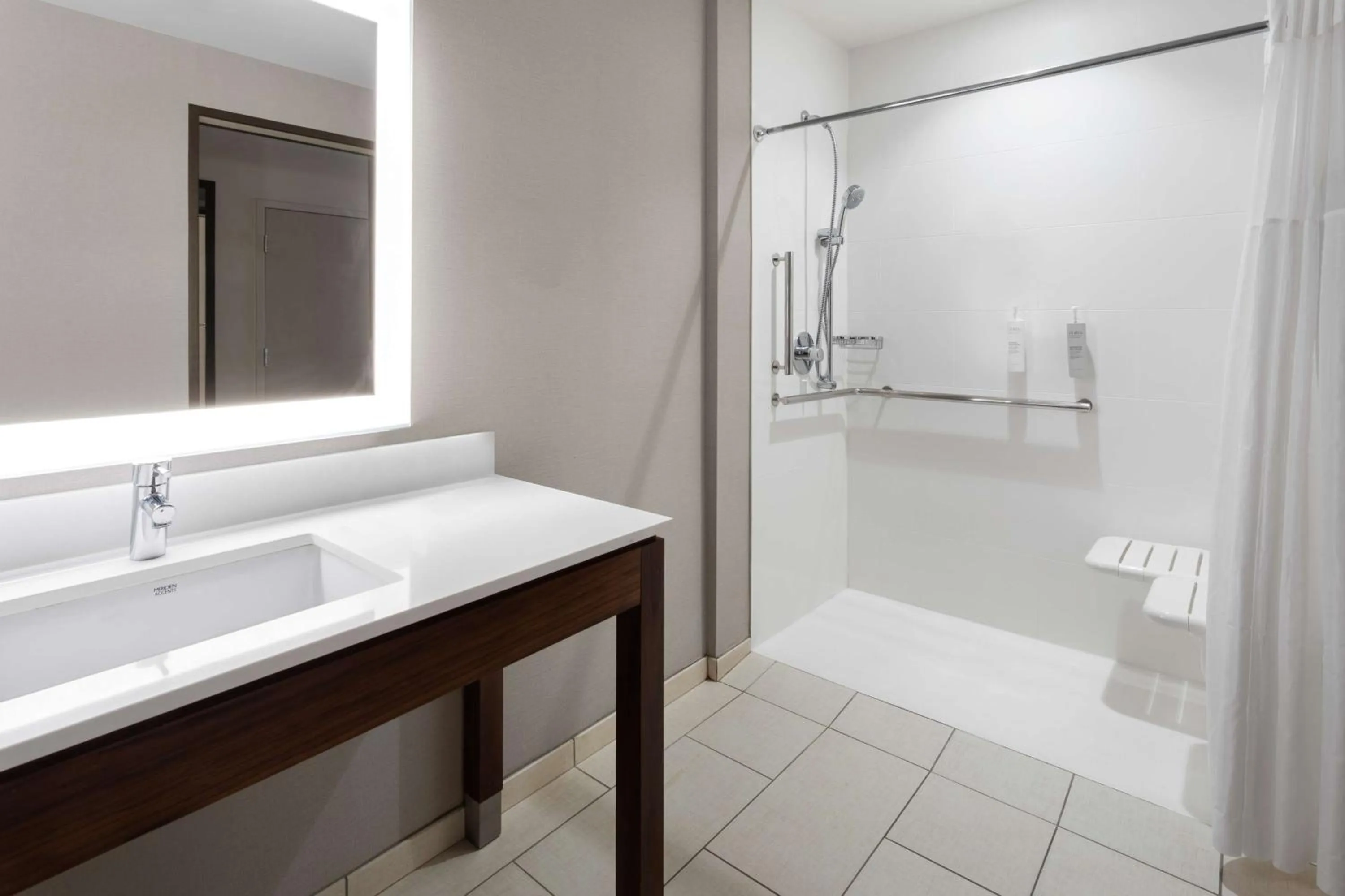 Bathroom in Hampton Inn by Hilton Nashville Airport Century Place