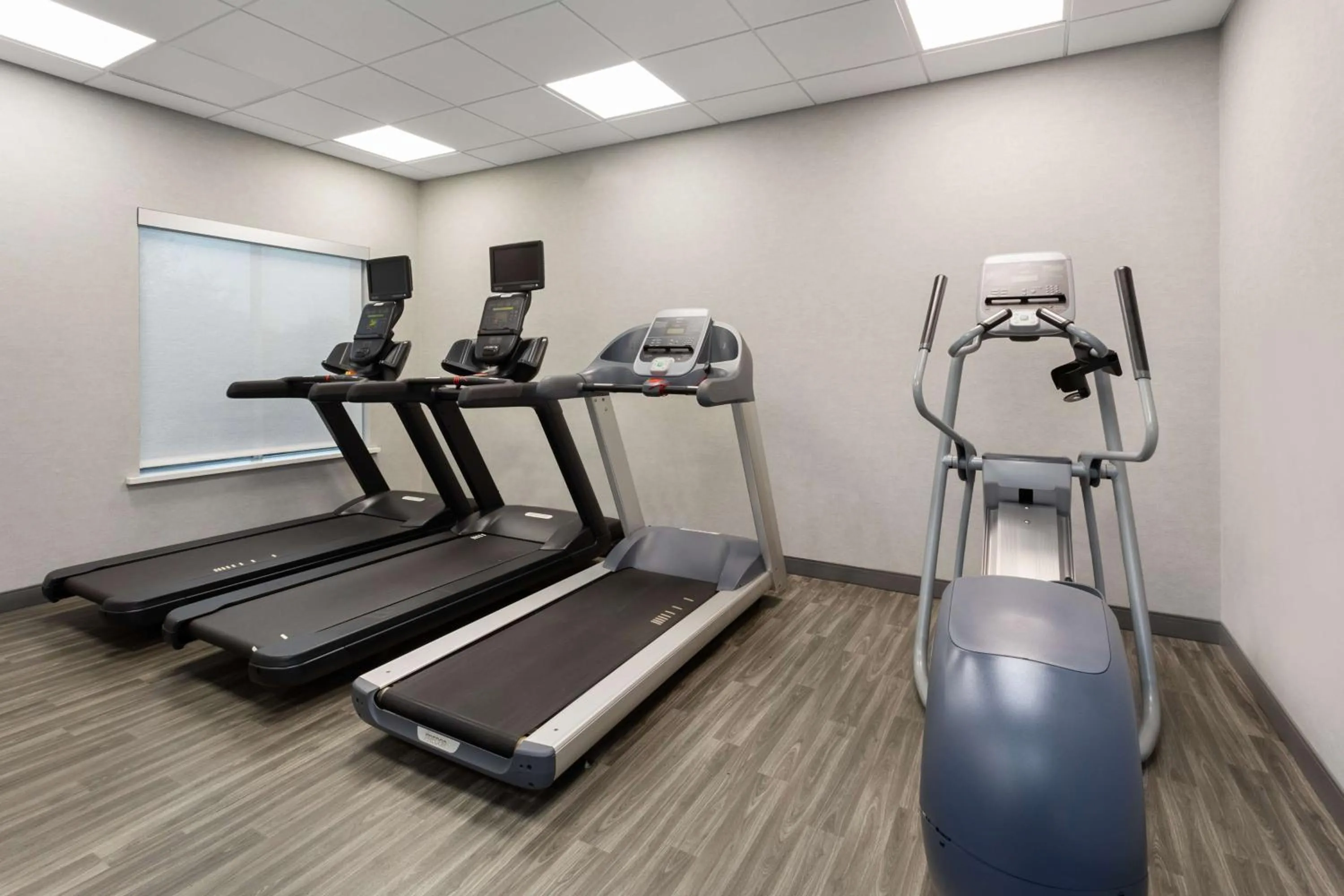 Fitness centre/facilities in Hampton Inn by Hilton Nashville Airport Century Place