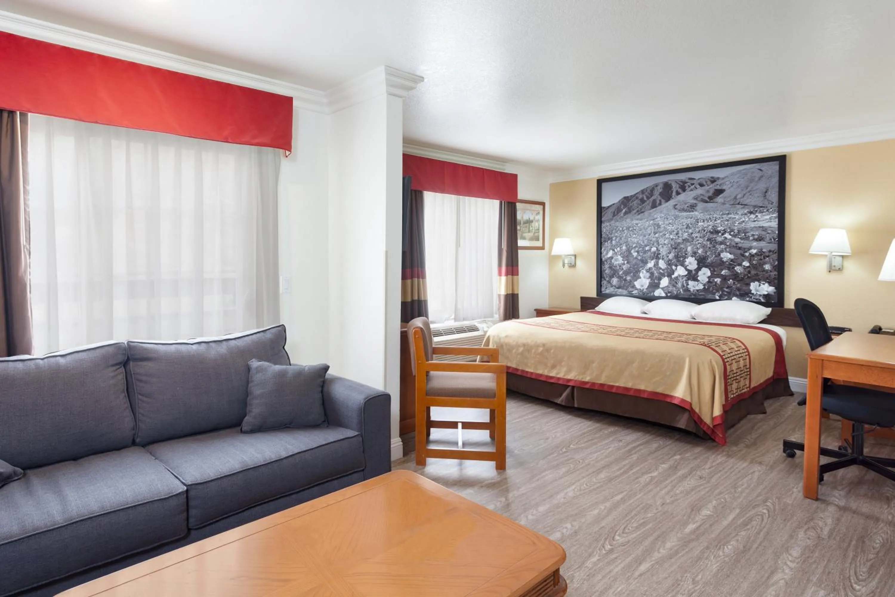 Bedroom, Bed in Super 8 by Wyndham Santa Clarita/Valencia