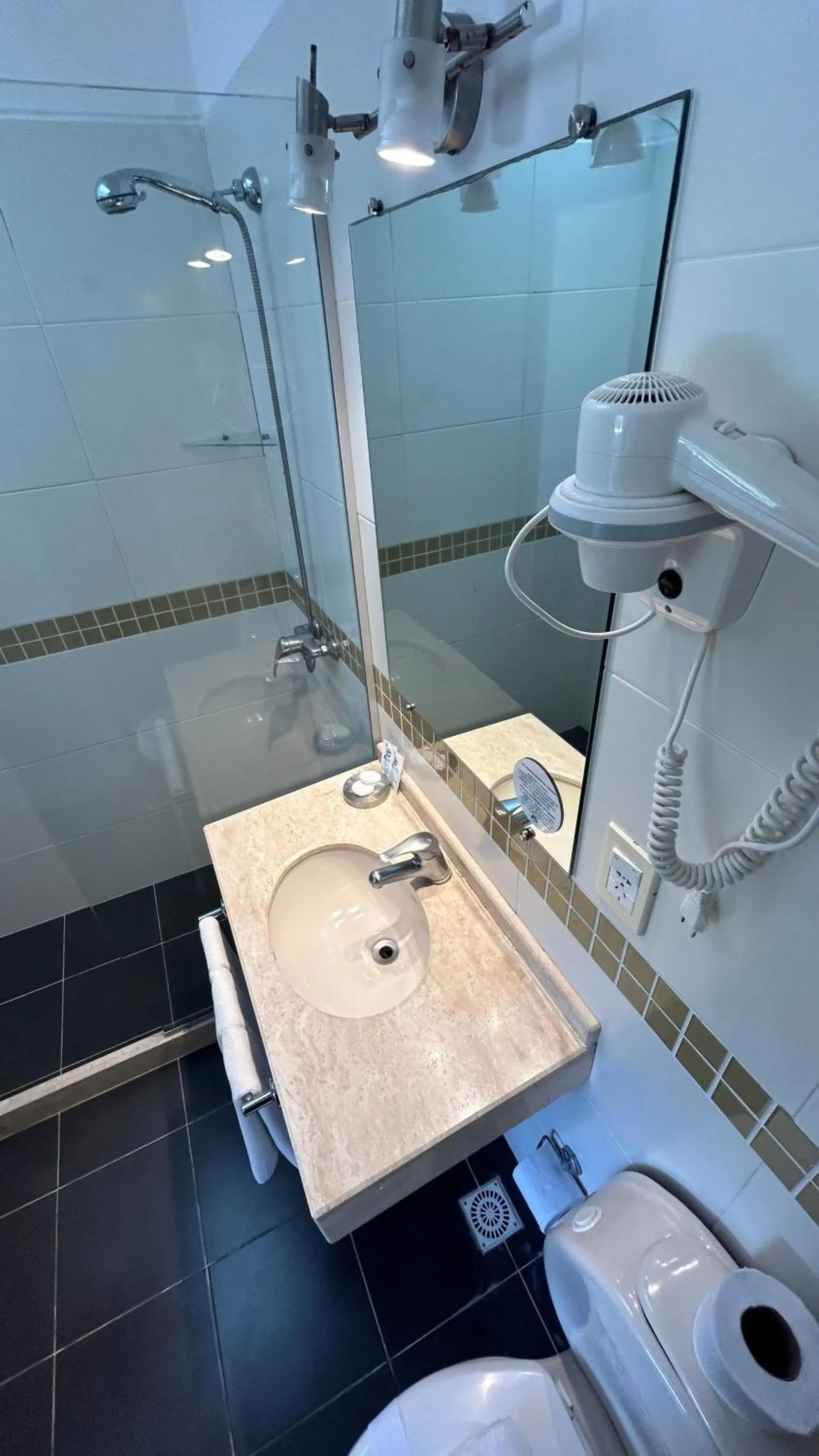 Bathroom in Hotel Tamariz