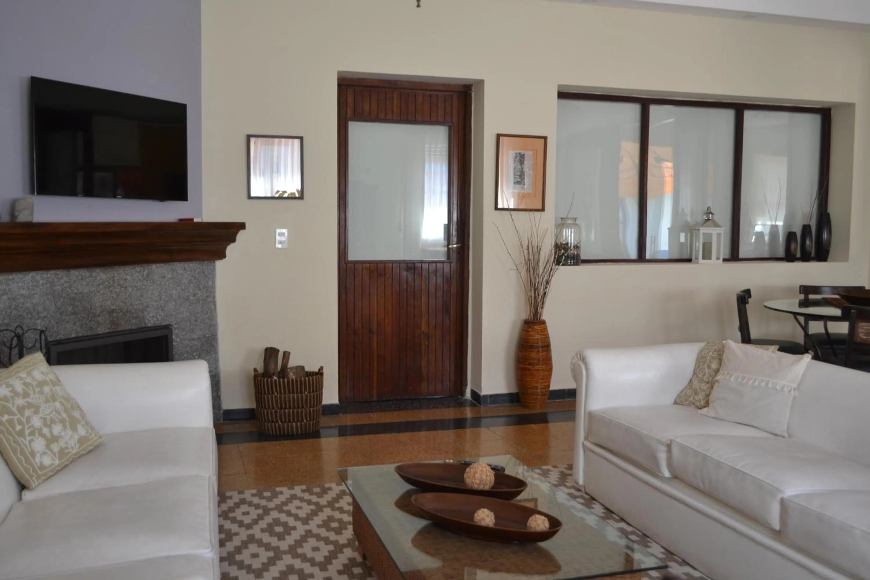 Communal lounge/ TV room in Hotel Tamariz