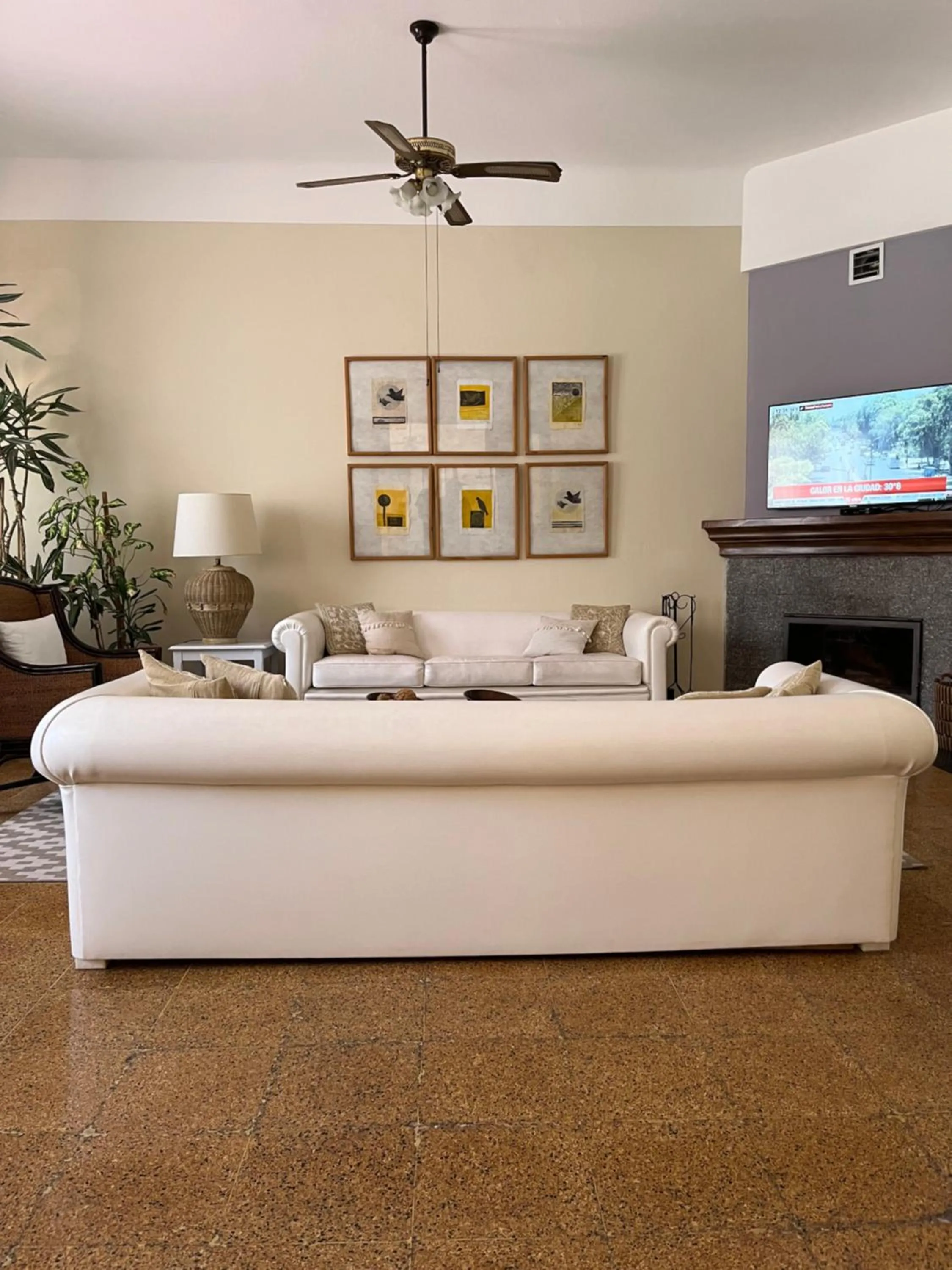 Communal lounge/ TV room in Hotel Tamariz