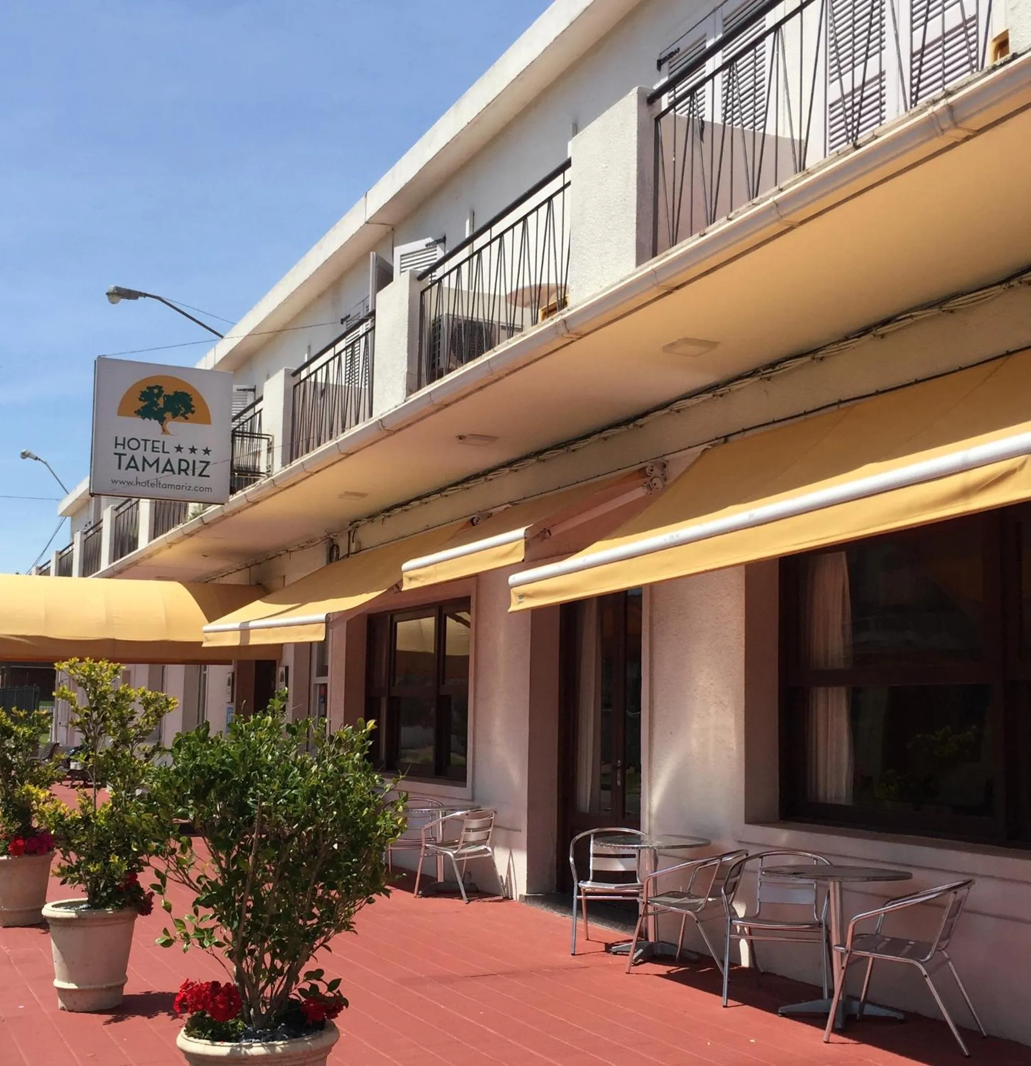 Facade/entrance in Hotel Tamariz