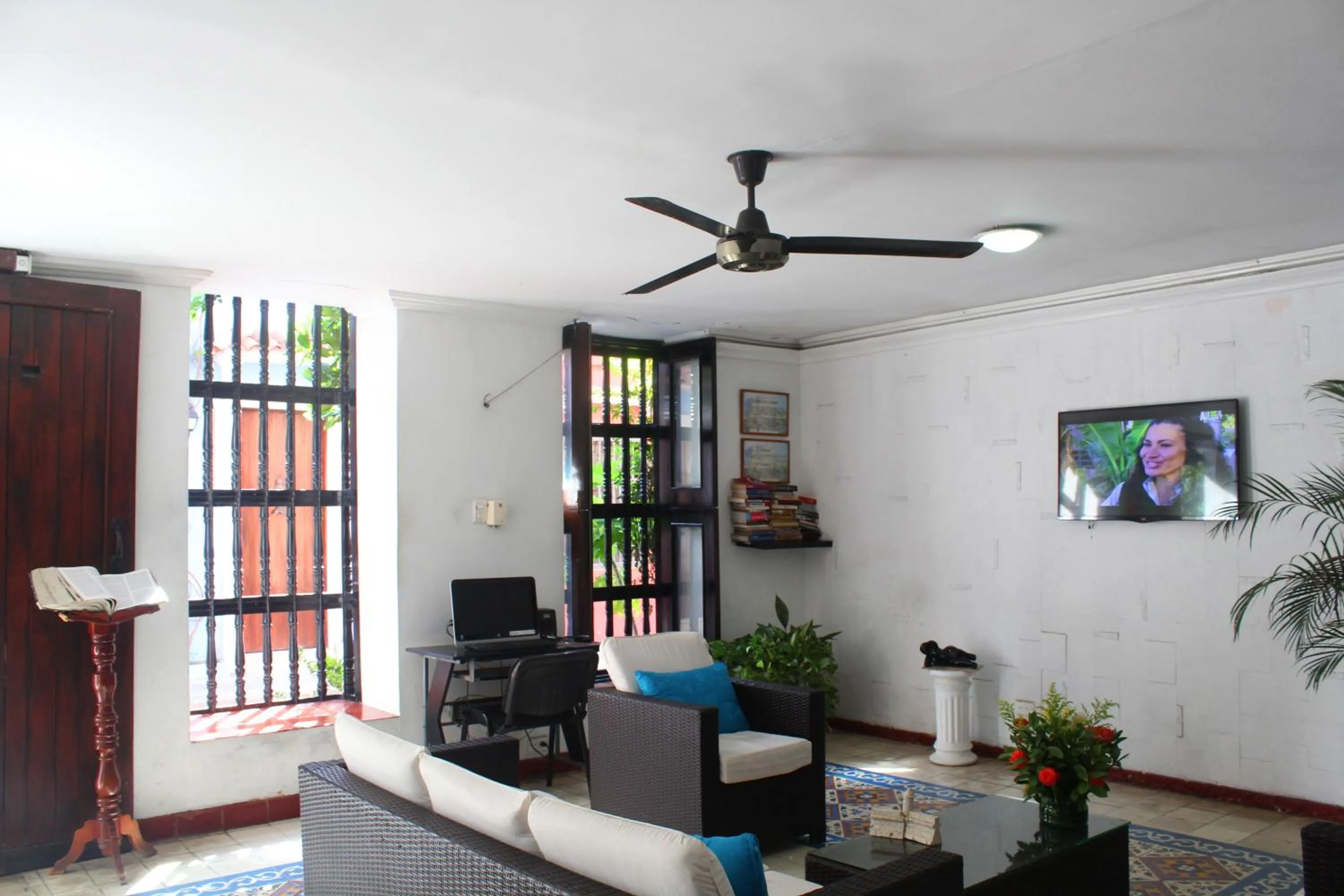 Communal lounge/ TV room in Hotel Villa Colonial By Akel Hotels