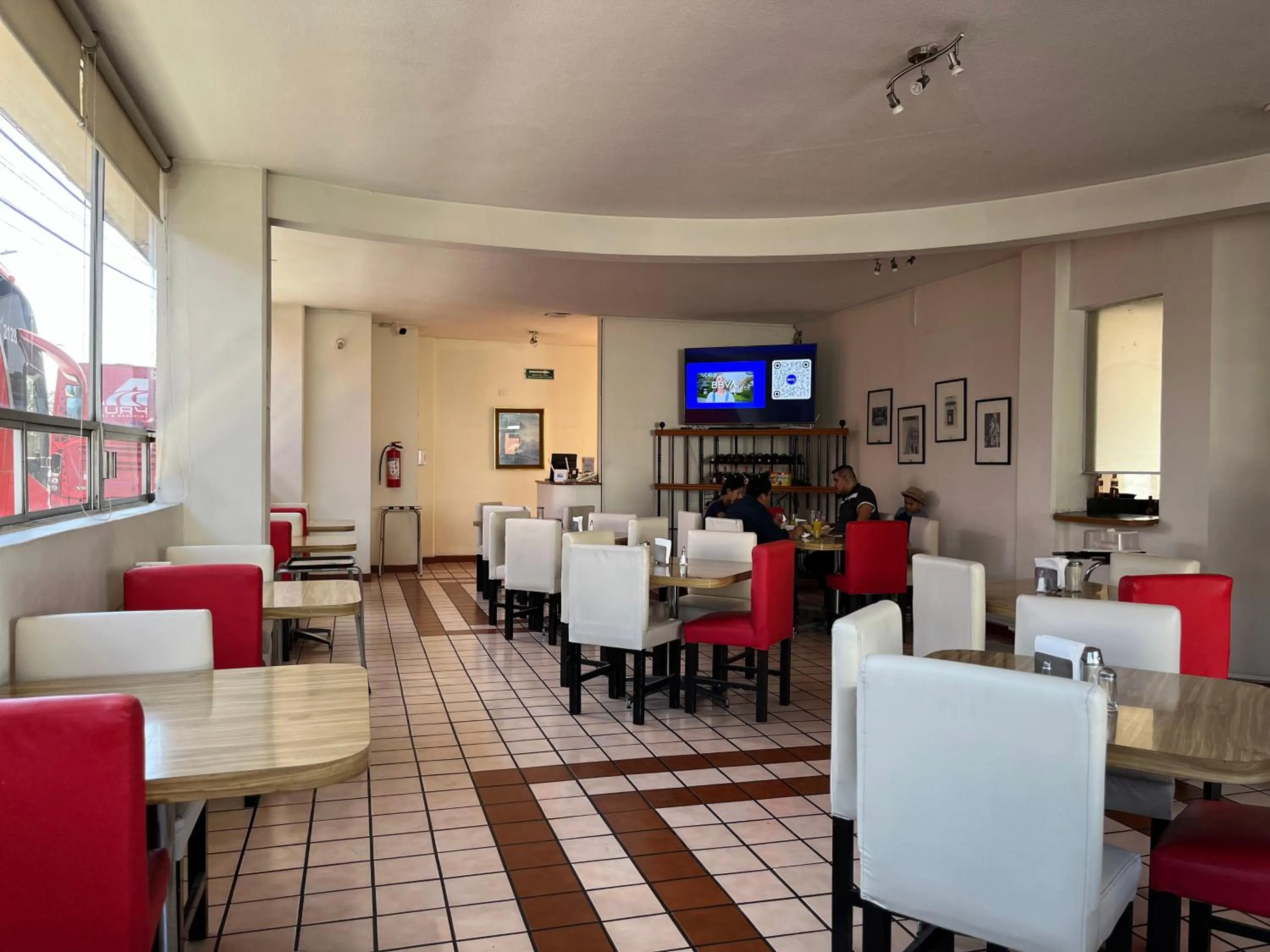 Restaurant/places to eat in Hotel Granada
